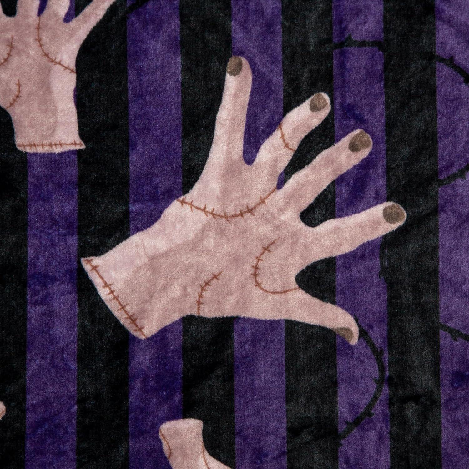 Manta de Forro de Poliester Silver Buffalo Miércoles 114x152cm