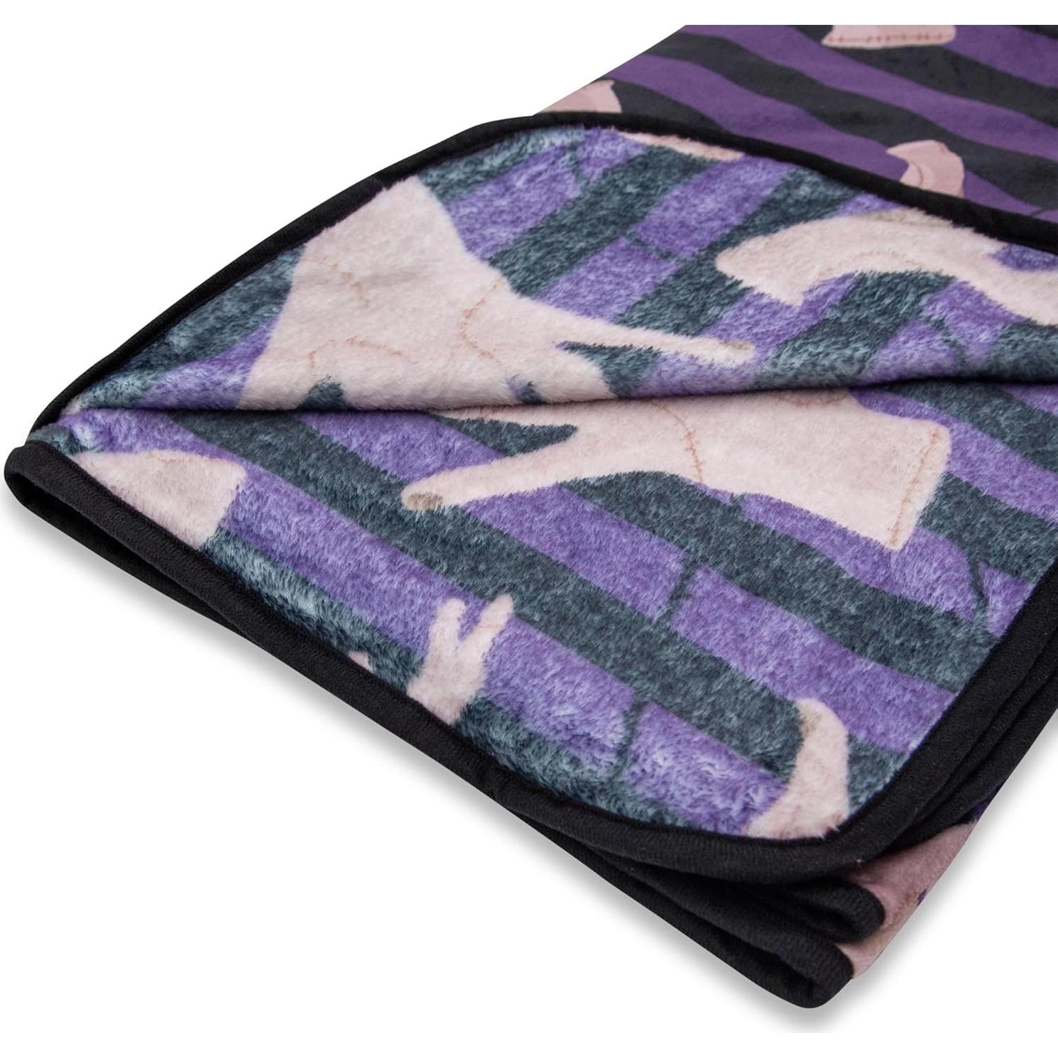 Manta de Forro de Poliester Silver Buffalo Miércoles 114x152cm