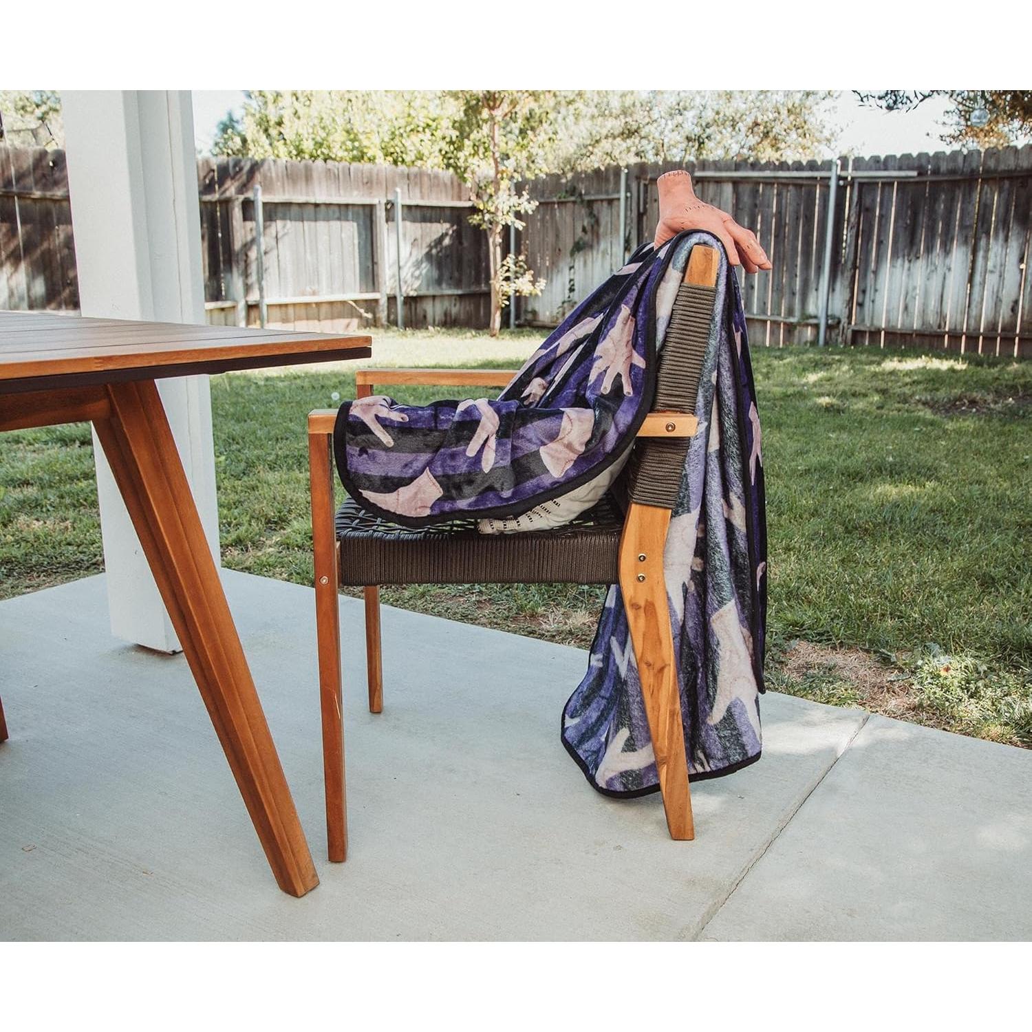 Manta de Forro de Poliester Silver Buffalo Miércoles 114x152cm