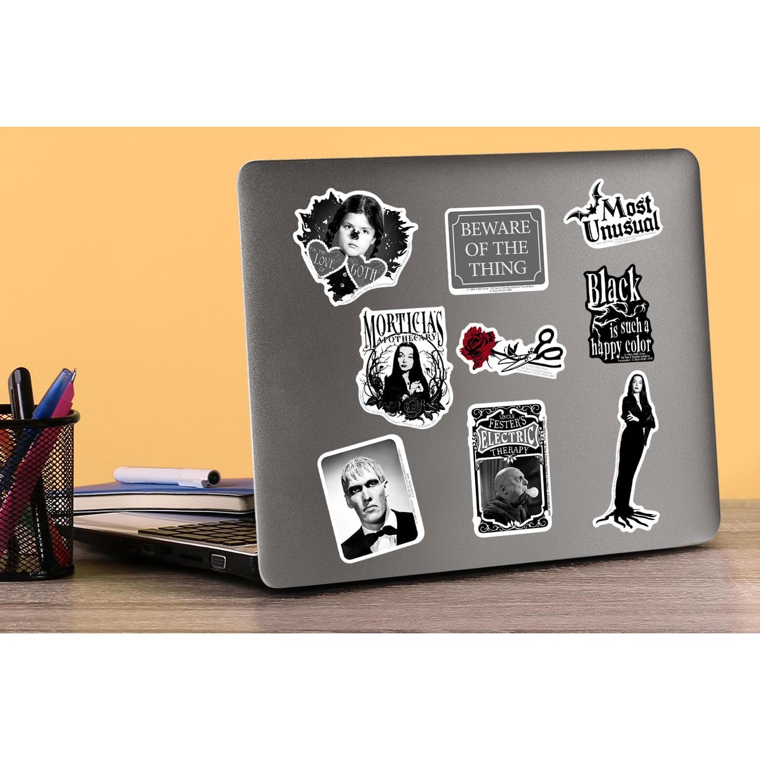 Paquete de 50 Stickers Deluxe Familia Addams - Vinilo Premium