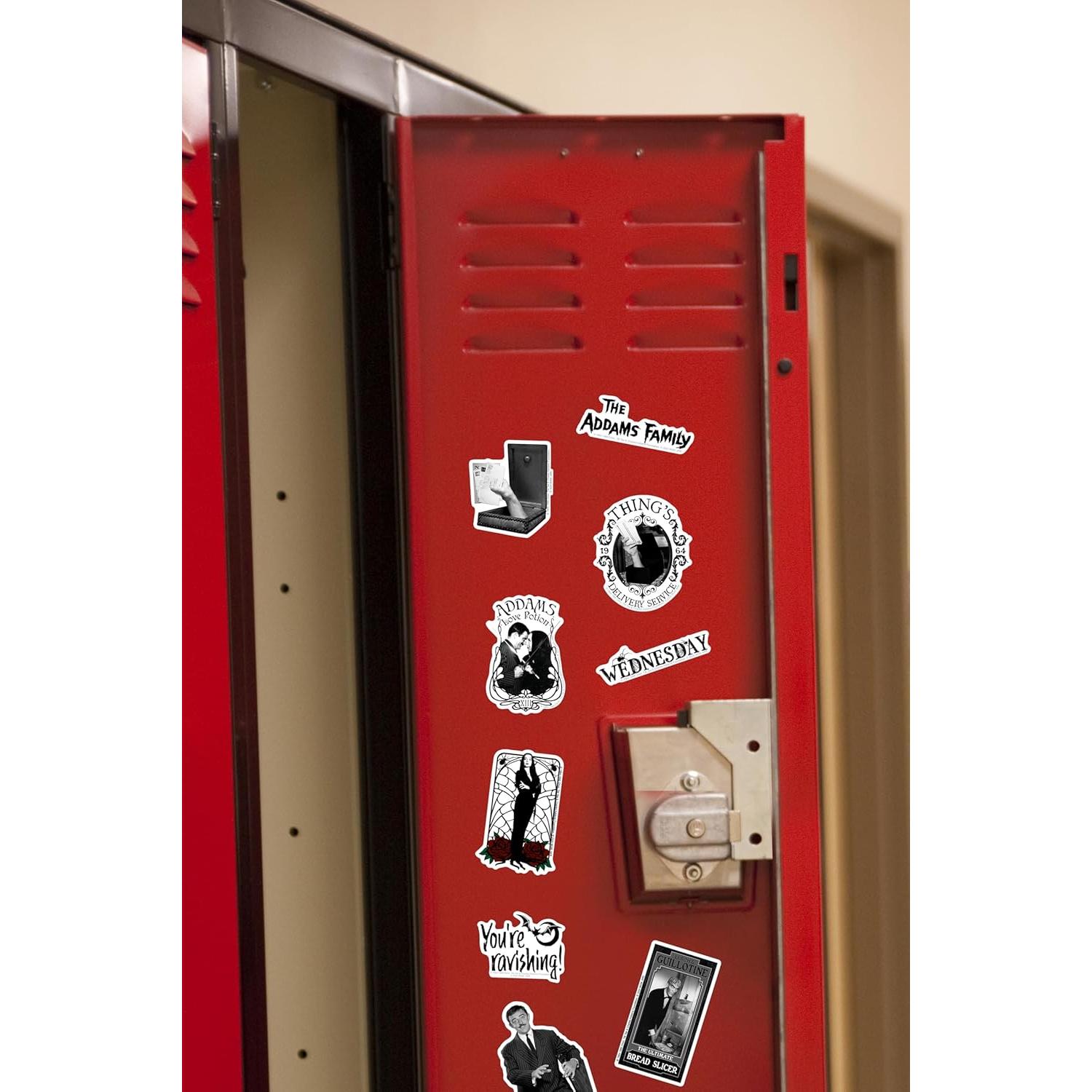 Paquete de 50 Stickers Deluxe Familia Addams - Vinilo Premium