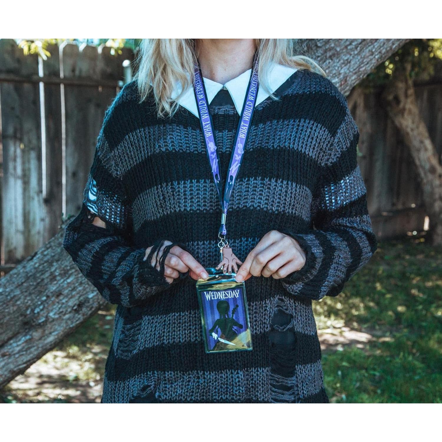 Lanyard Miércoles Addams con Portatarjetas y Charm de Thing