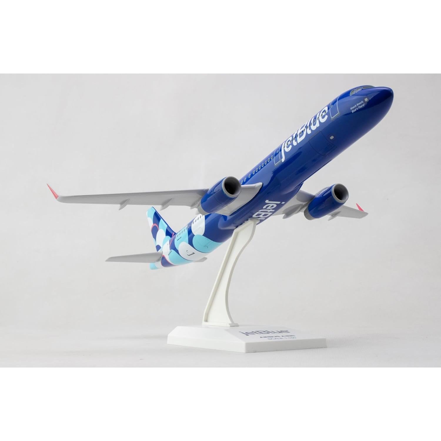 Modelo de avión jetBlue A321 1:150 con soporte - Daron
