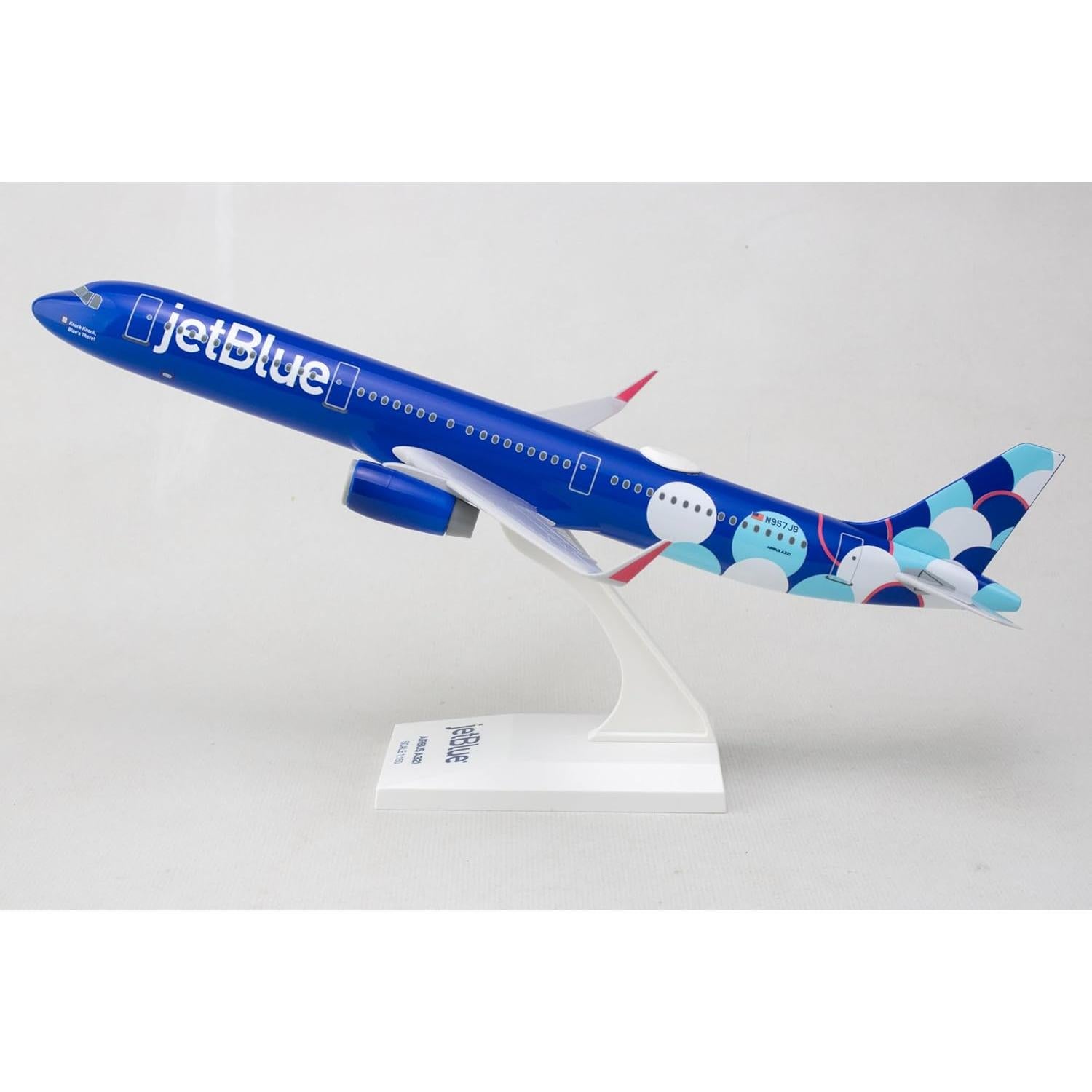 Modelo de avión jetBlue A321 1:150 con soporte - Daron