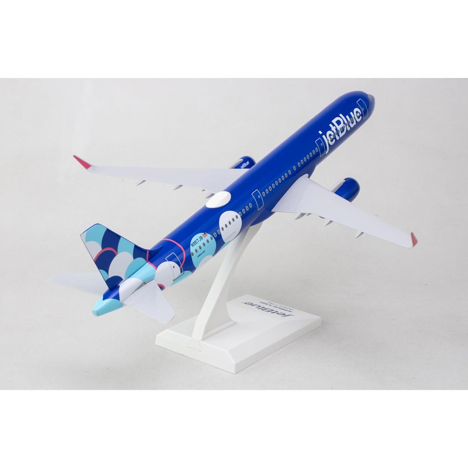 Modelo de avión jetBlue A321 1:150 con soporte - Daron