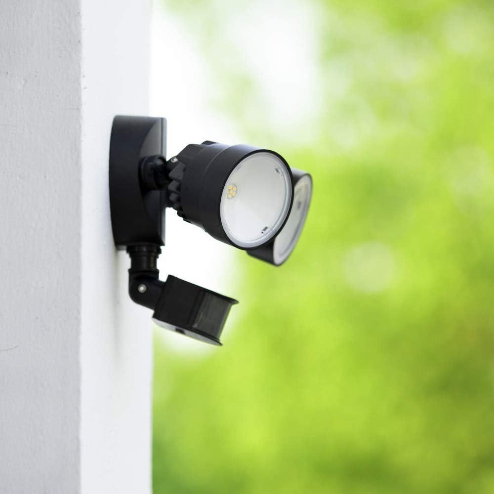 Luz de Inundación LED LUTEC P6221B-PIR24 2000 Lúmenes 18W