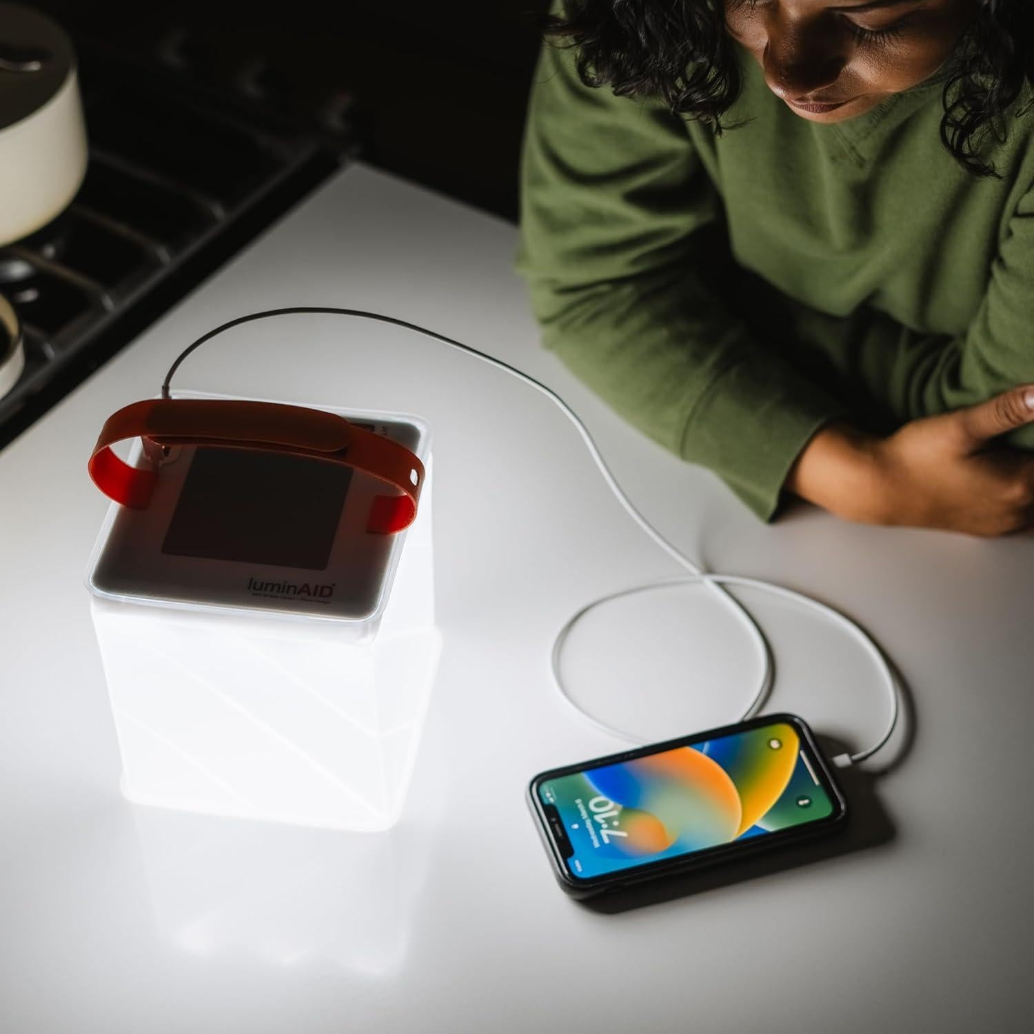 Linterna Solar LuminAID Max QI 200 Lúmenes Cargador USB