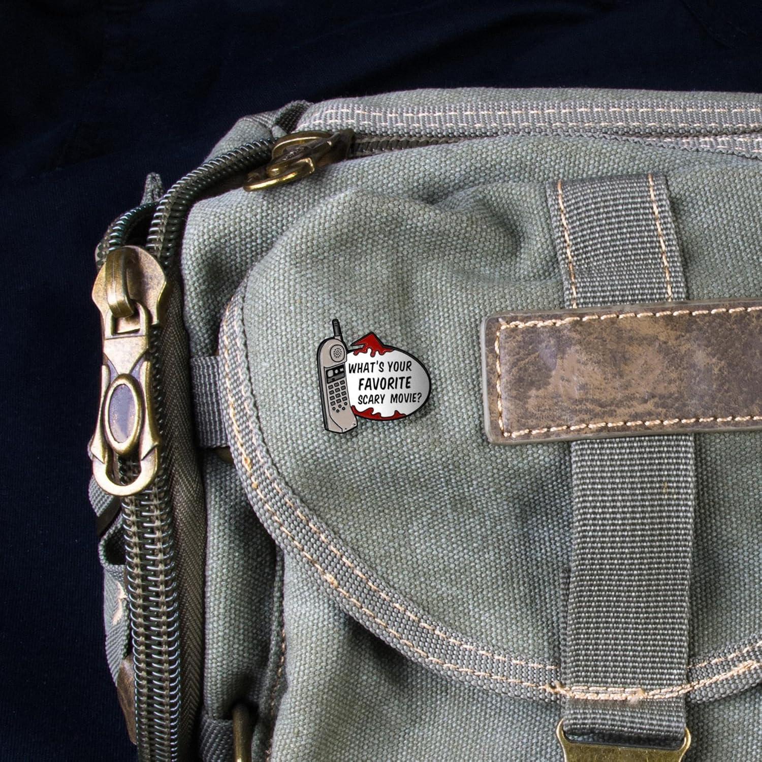 Pin de Esmalte Scream - Teléfono con Frase de Terror