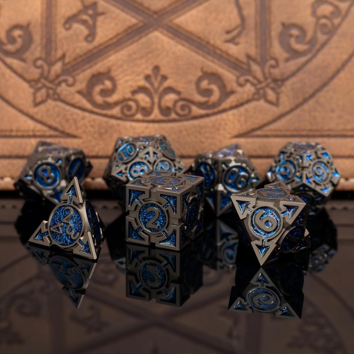 Juego de Dados DND Metálicos Rolledomain 7 Piezas Azul Negro