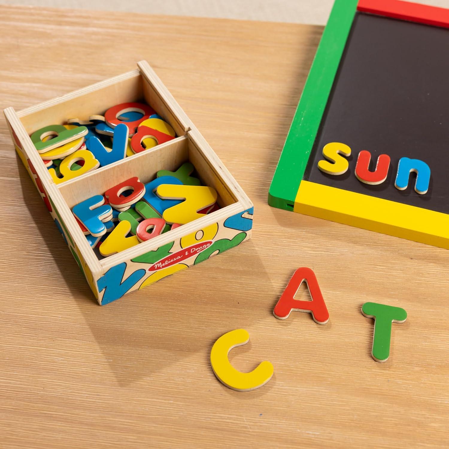 Imanes de Alfabeto de Madera Melissa & Doug - 52 Piezas