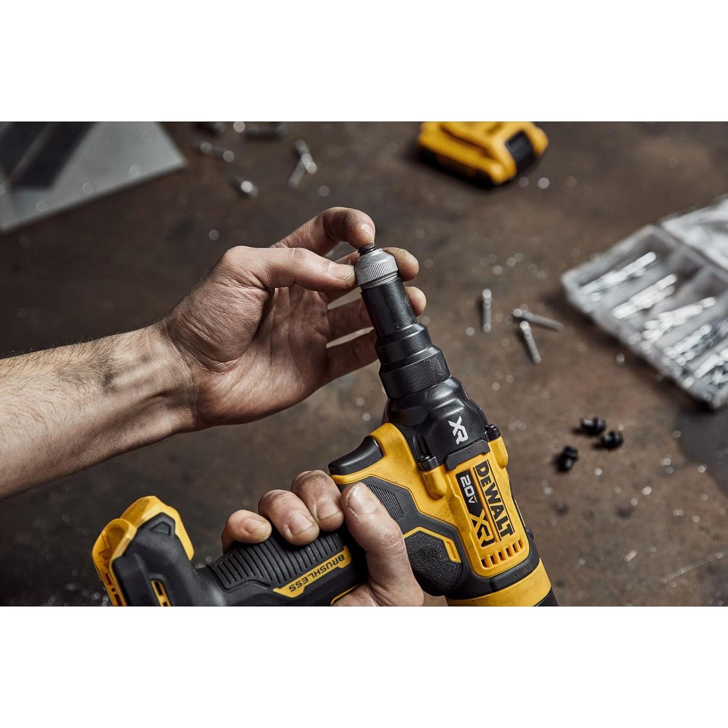 Herramienta de Remaches Inalámbrica DEWALT 20V MAX XR 3/16"