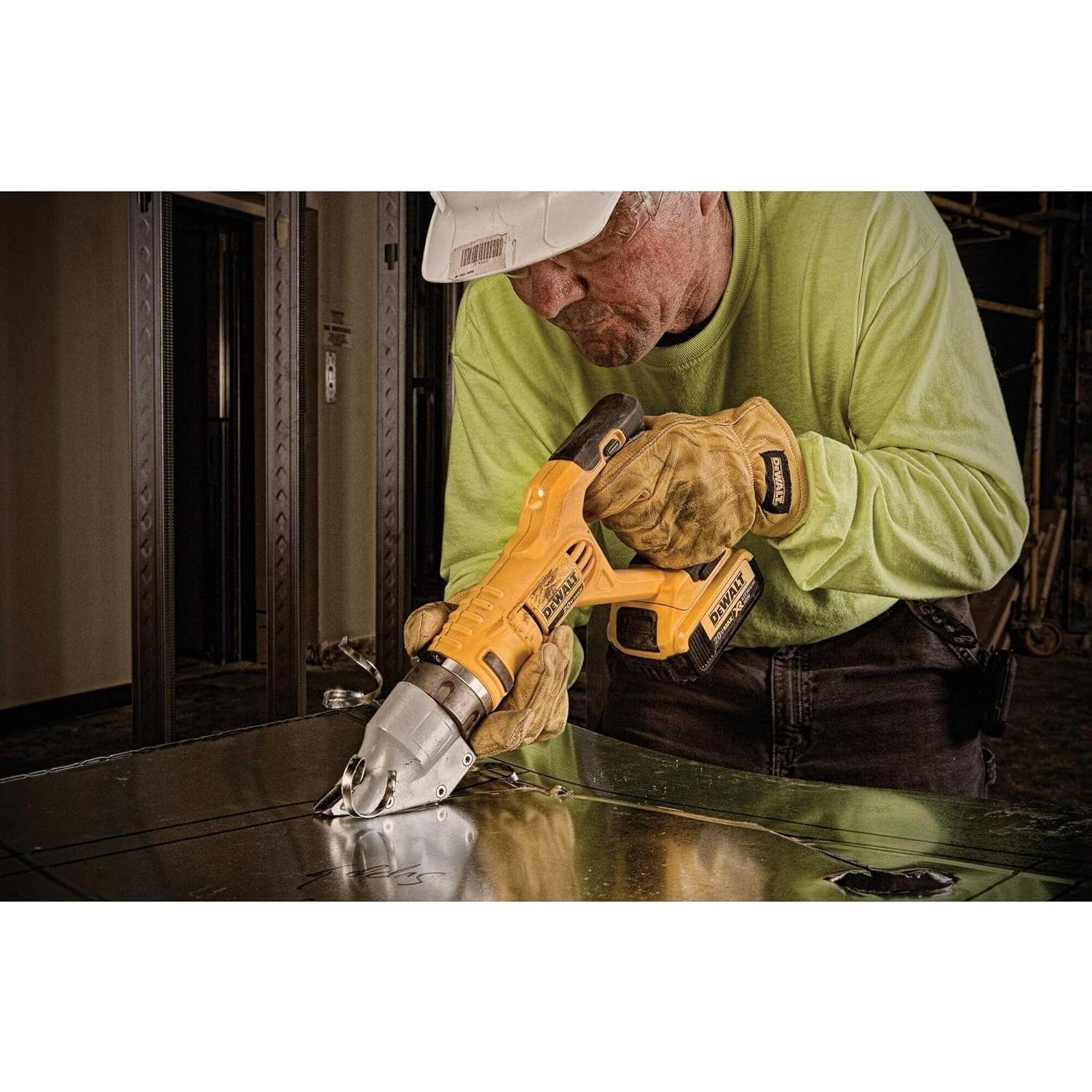 Cortadora de Metal Inalámbrica DEWALT DCS494B 20V 14GA