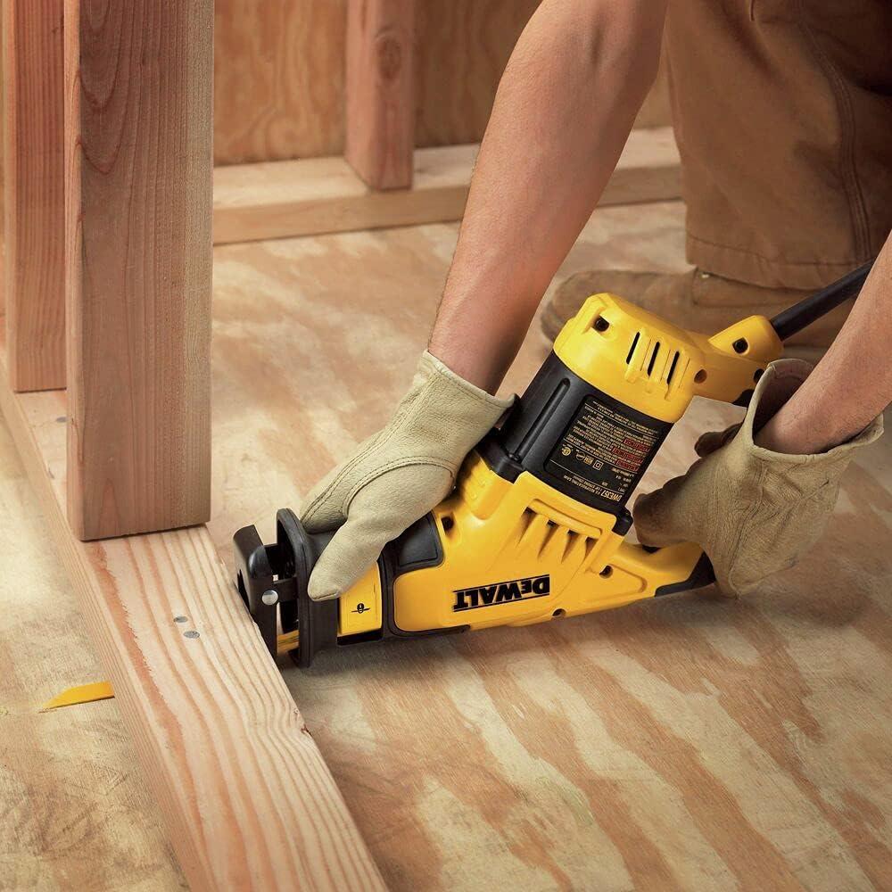Sierra Recíproca Compacta DEWALT DWE357 10A 36.83cm Amarillo