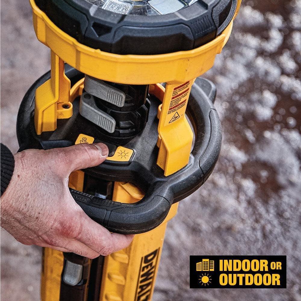 Luz de Trabajo LED Inalámbrica DEWALT 20V MAX con Trípode
