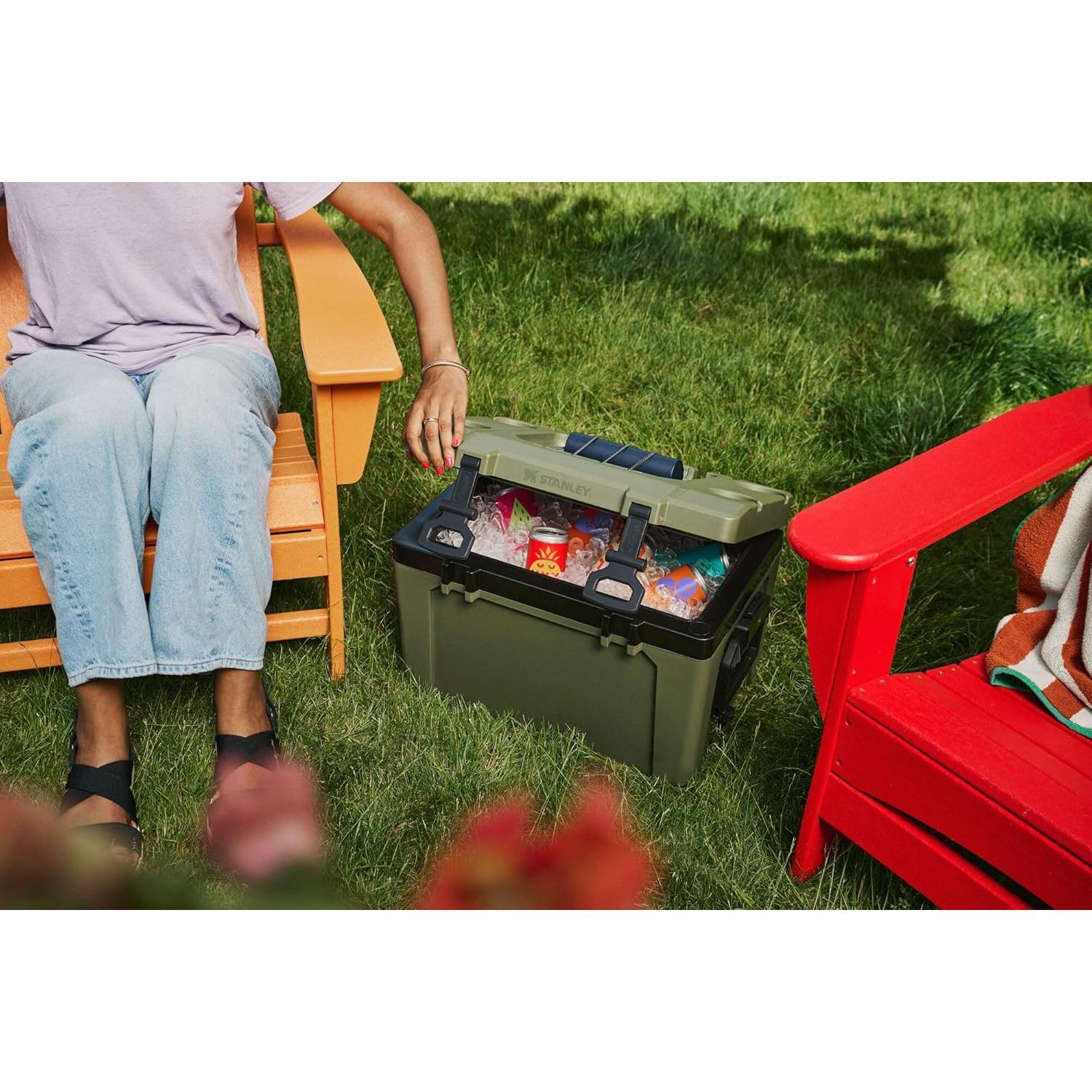 Cooler Stanley Aventura 24QT Pino Seco Aislado Duradero