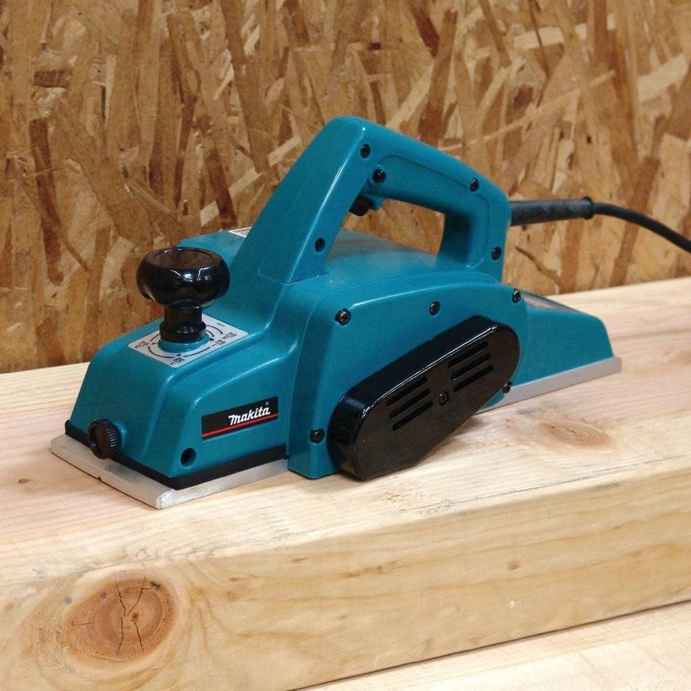 Cepillo Eléctrico Makita 1912B 4-3/8" 7.5 AMP Profesional