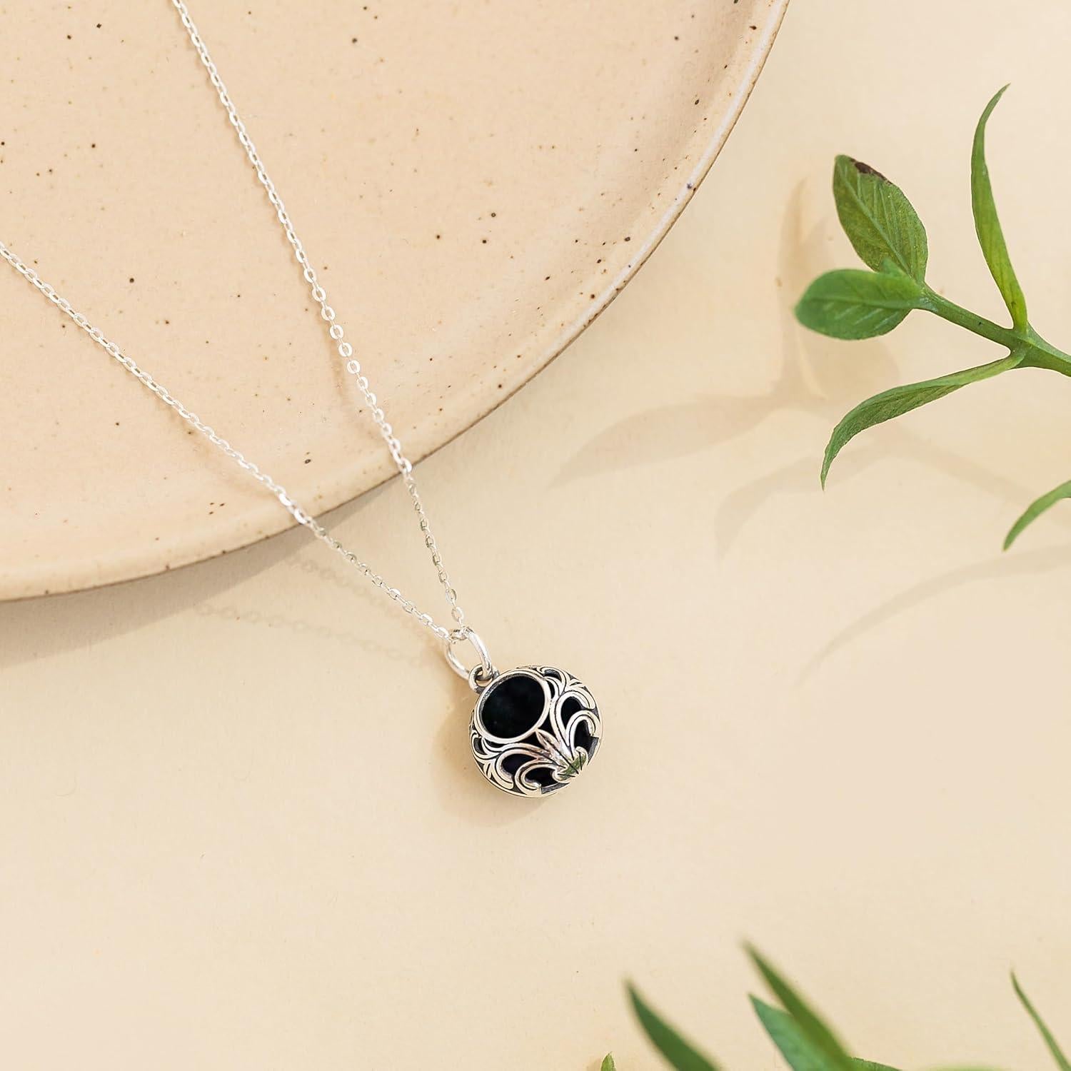 Collar de Encaje Vintage Bottled Up Designs - Vidrio Negro Ecológico