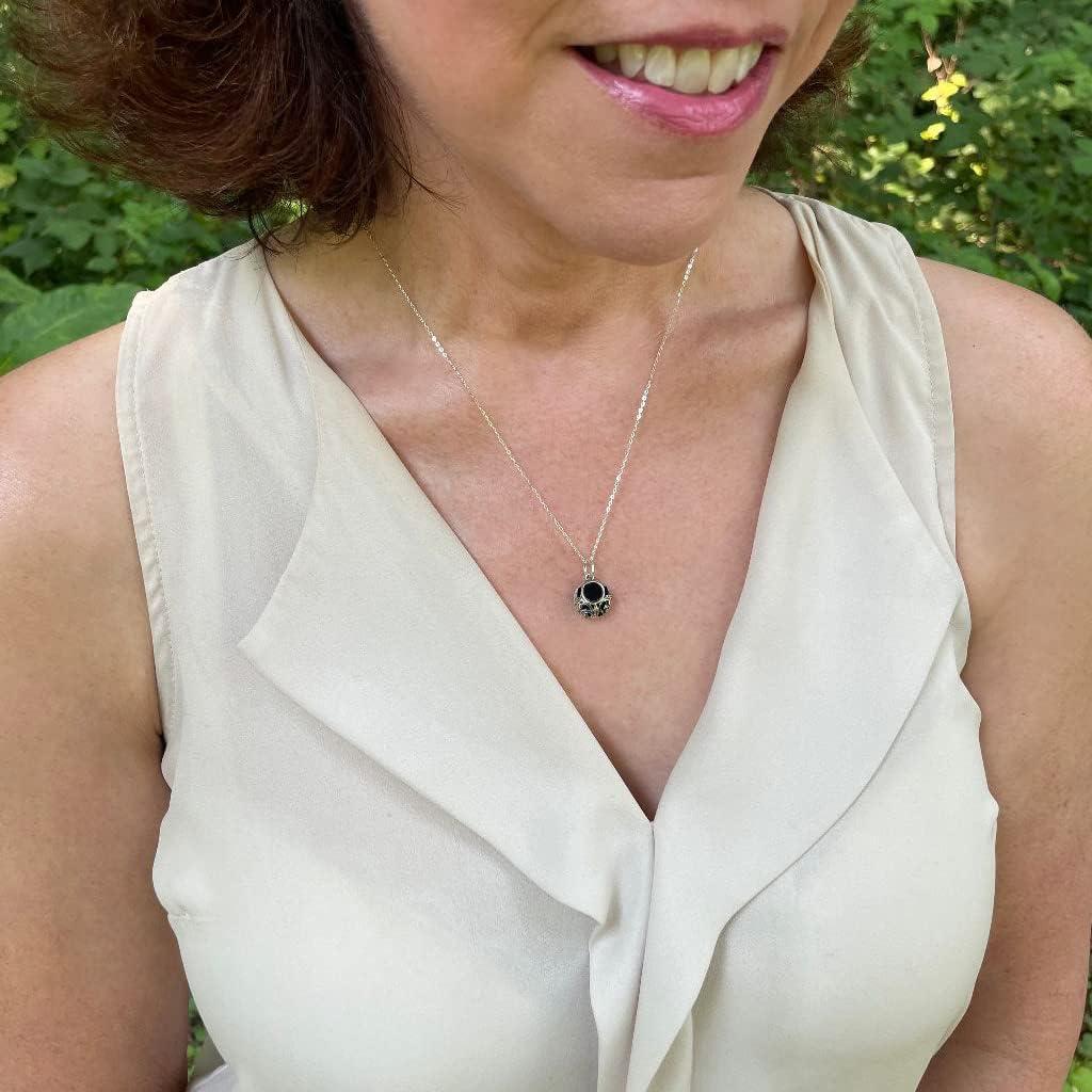 Collar de Encaje Vintage Bottled Up Designs - Vidrio Negro Ecológico