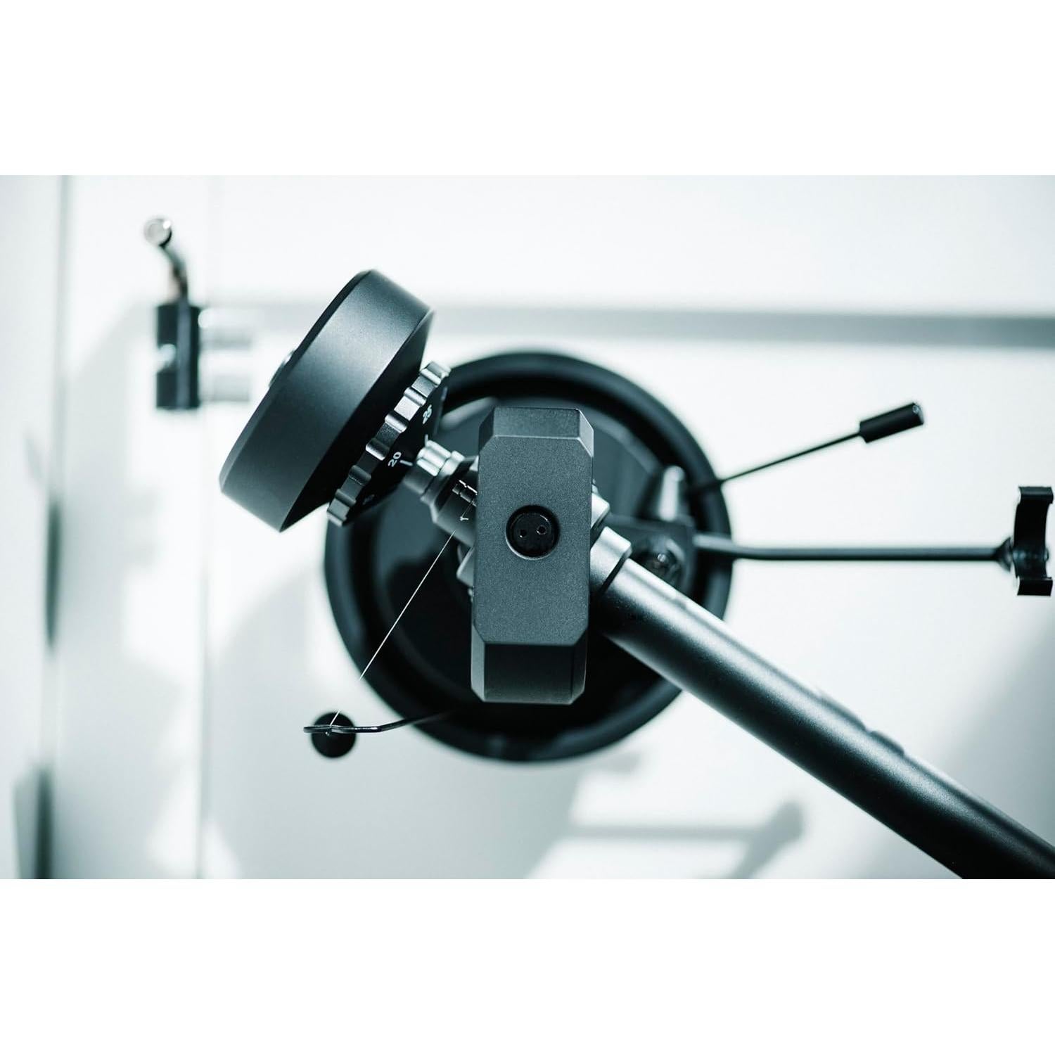 Tocadiscos Pro-Ject XA B Acrílico con Brazo de Aluminio 25.4cm