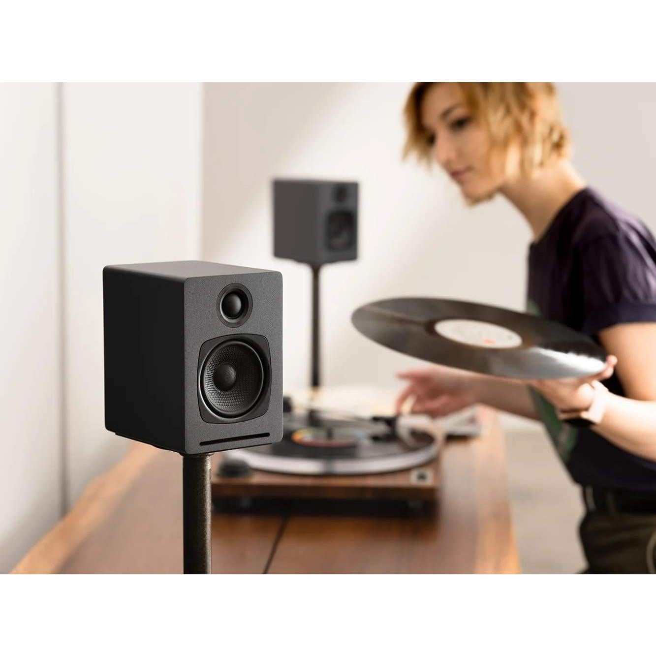 Altavoces Inalámbricos Audioengine A1 - 60W Bluetooth 30.48m