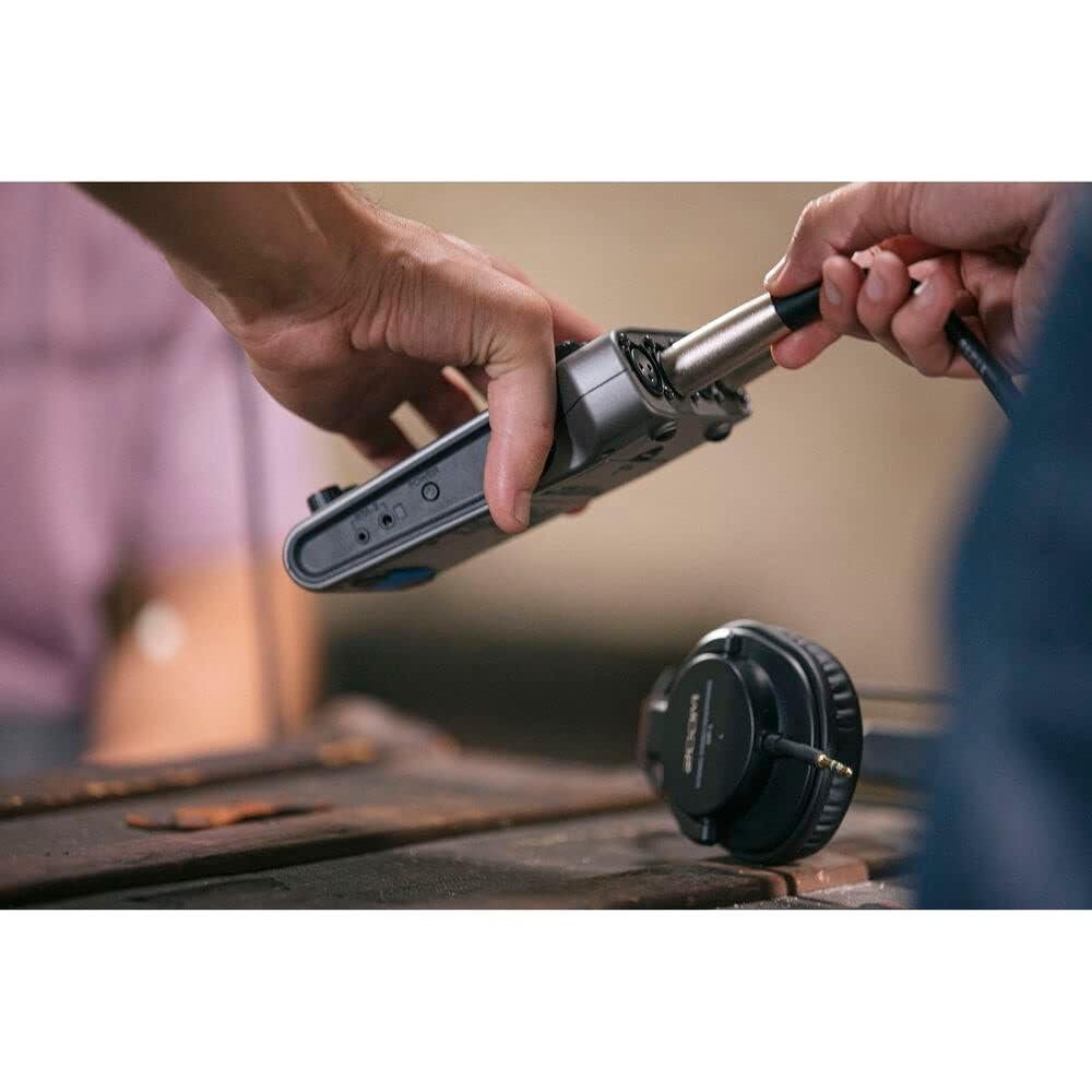 Grabadora de Podcast Zoom PodTrak P4 + 4 Auriculares BPHS1