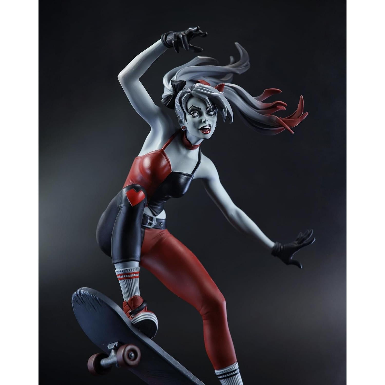 Estatua Harley Quinn 1:10 McFarlane Toys Ivan Tao Ed. Limitada