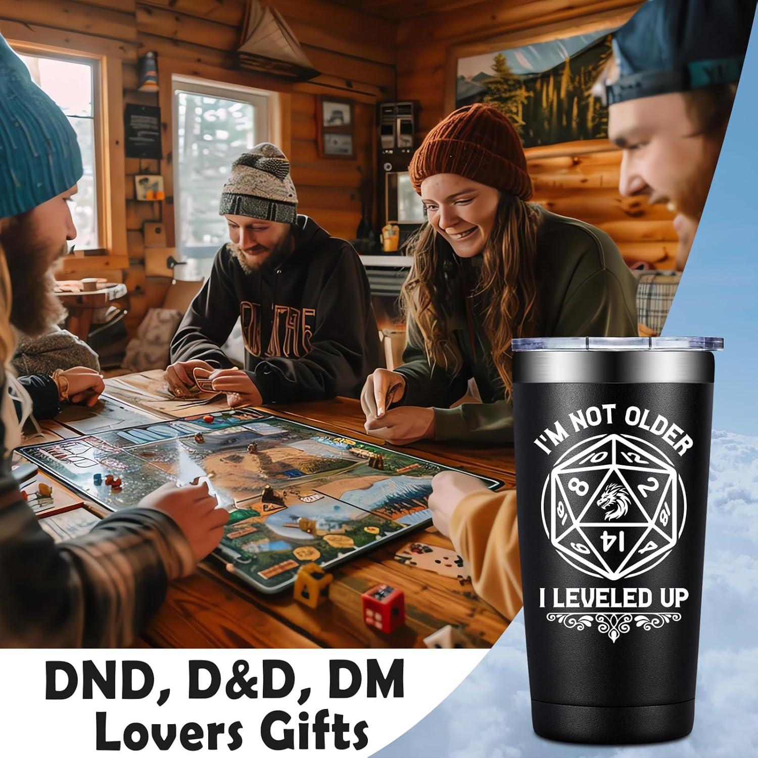 Taza DND Loecuxe 20 oz Negra Aislada para Regalos