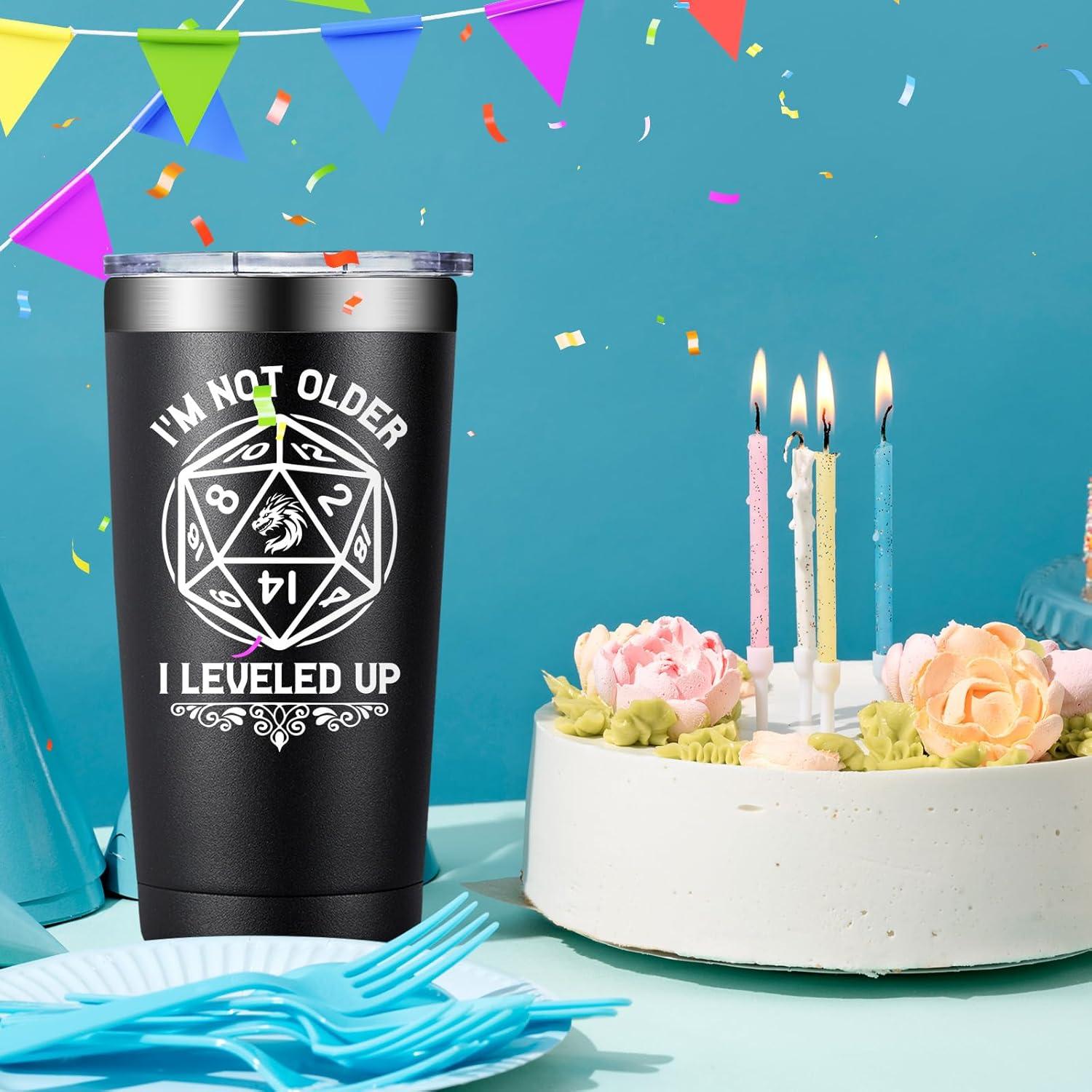 Taza DND Loecuxe 20 oz Negra Aislada para Regalos