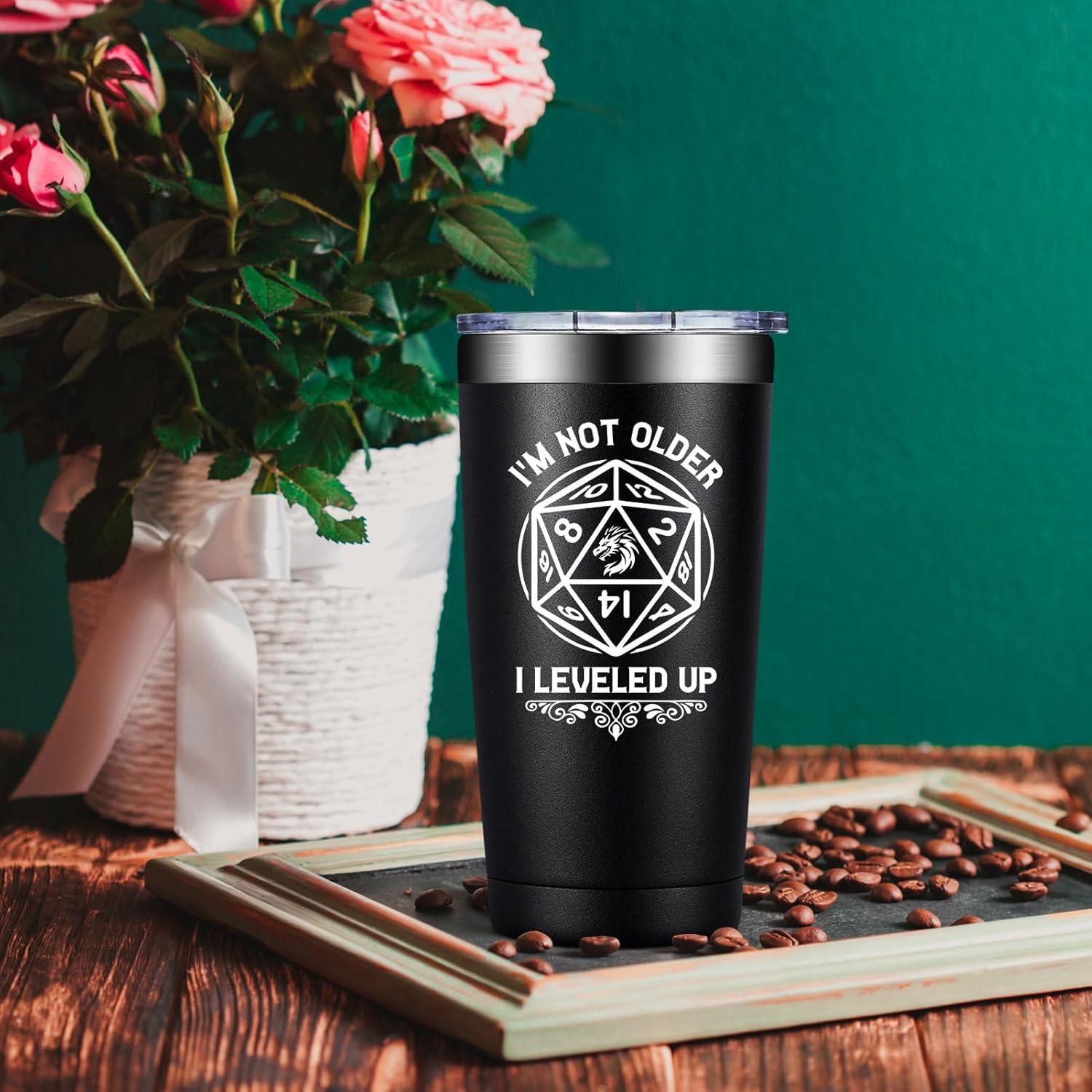 Taza DND Loecuxe 20 oz Negra Aislada para Regalos
