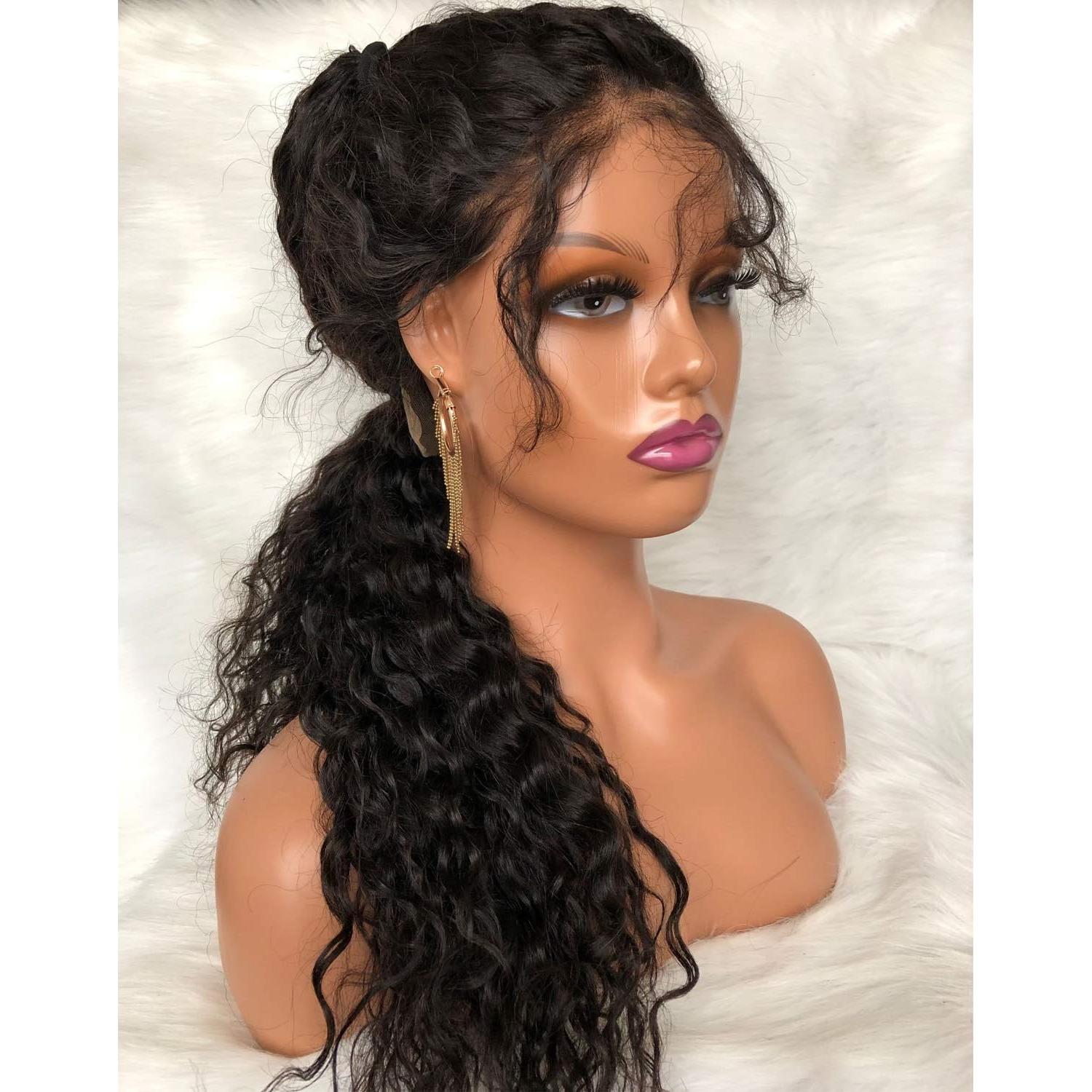 Cabeza de maniquí femenino Voloria con hombros y maquillaje