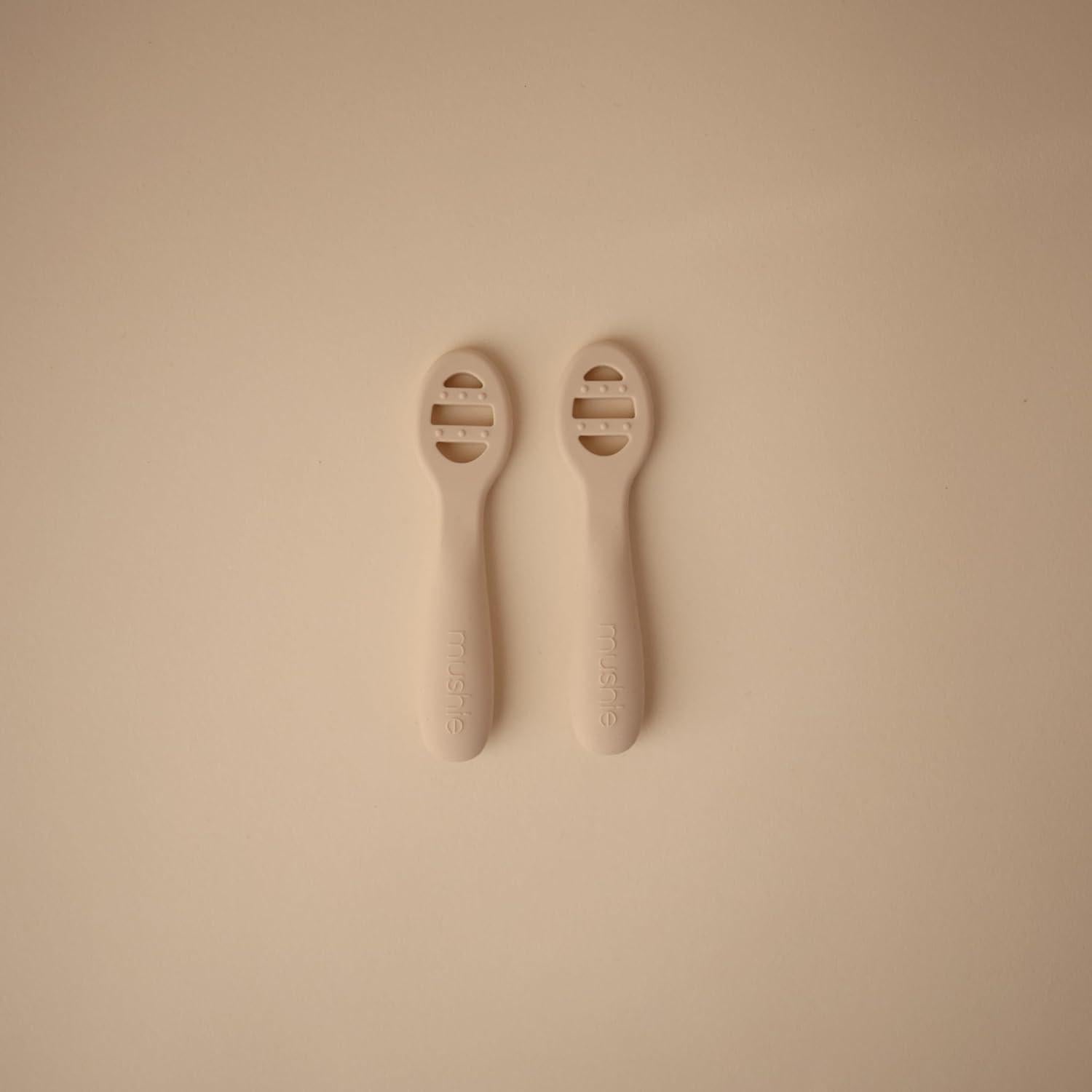 Cucharas de Silicona Mushie para Primera Alimentación - 2 Piezas