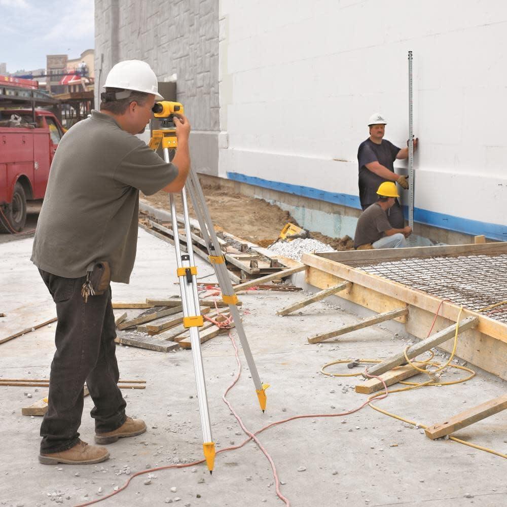 Nivel Óptico Automático DEWALT DW096PK 26X con Trípode y Varilla