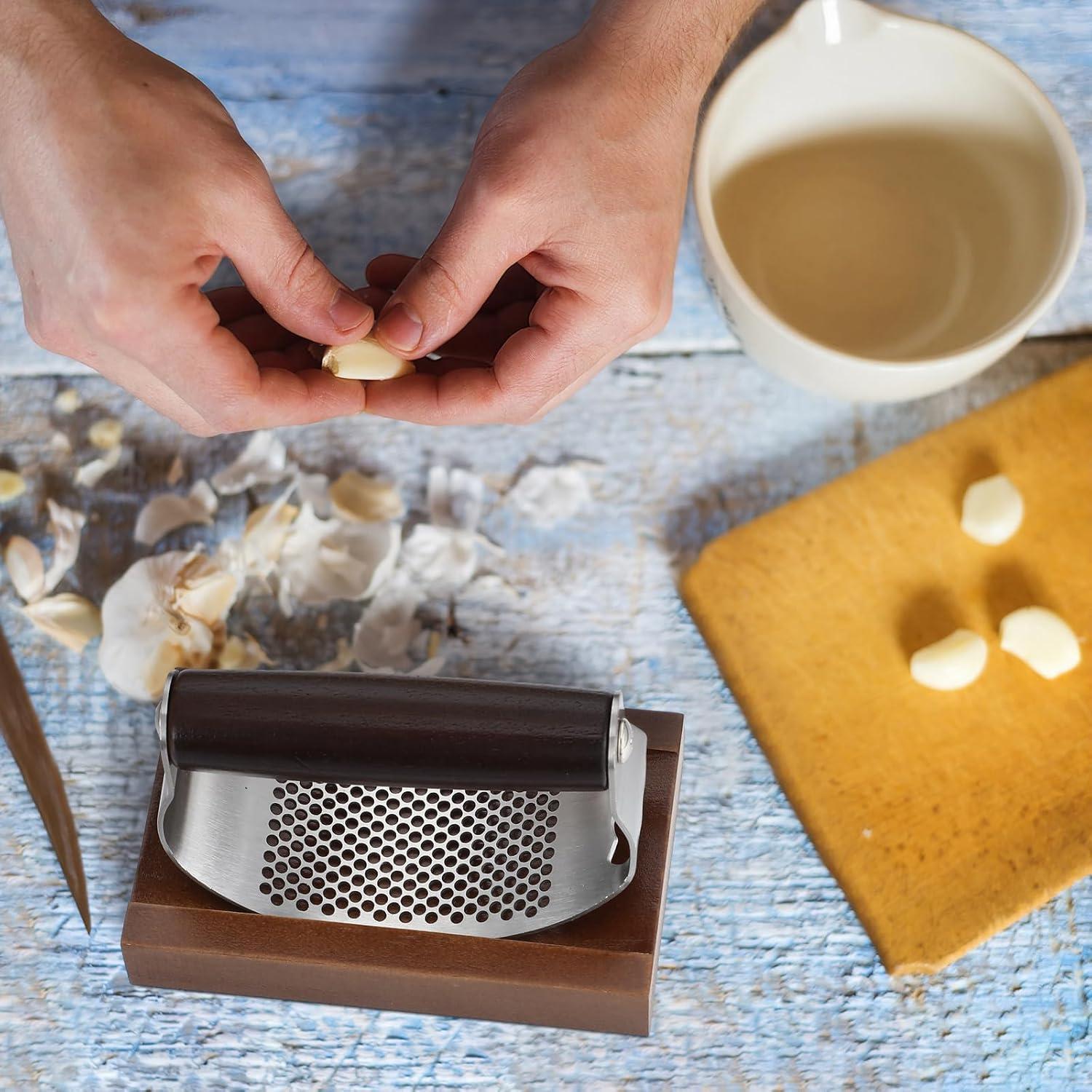 Prensa de Ajo Acellegic de Acero Inoxidable y Madera 12x7.5x2 cm