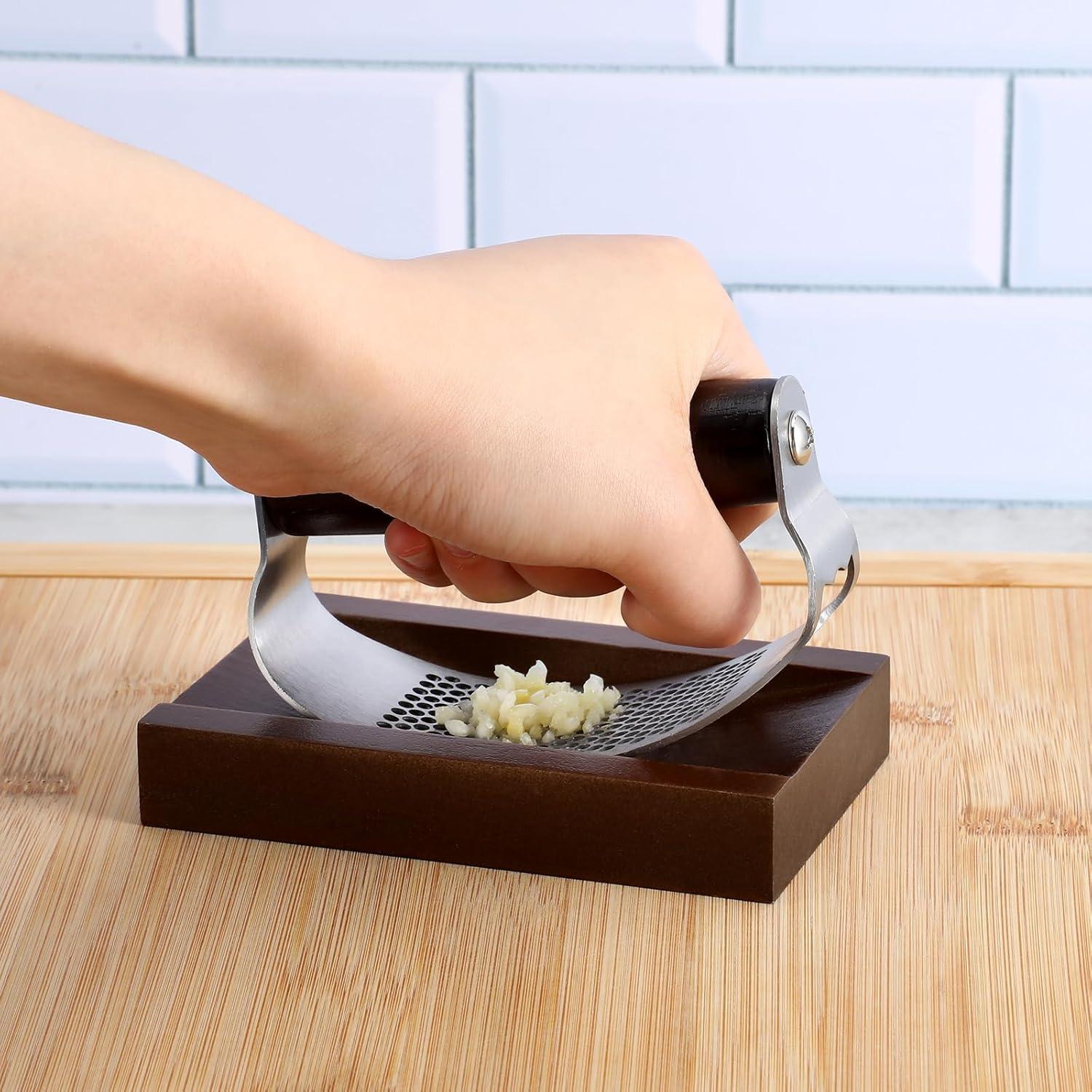 Prensa de Ajo Acellegic de Acero Inoxidable y Madera 12x7.5x2 cm