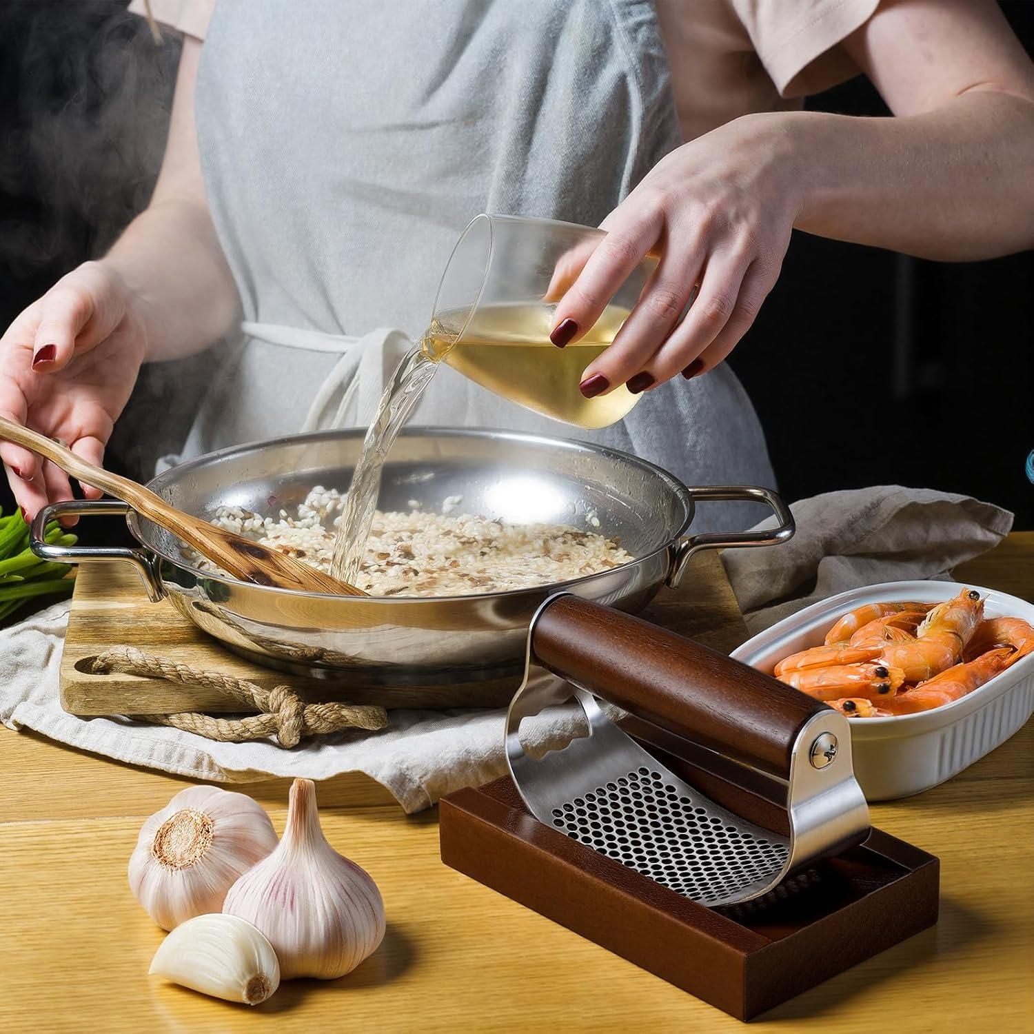 Prensa de Ajo Acellegic de Acero Inoxidable y Madera 12x7.5x2 cm