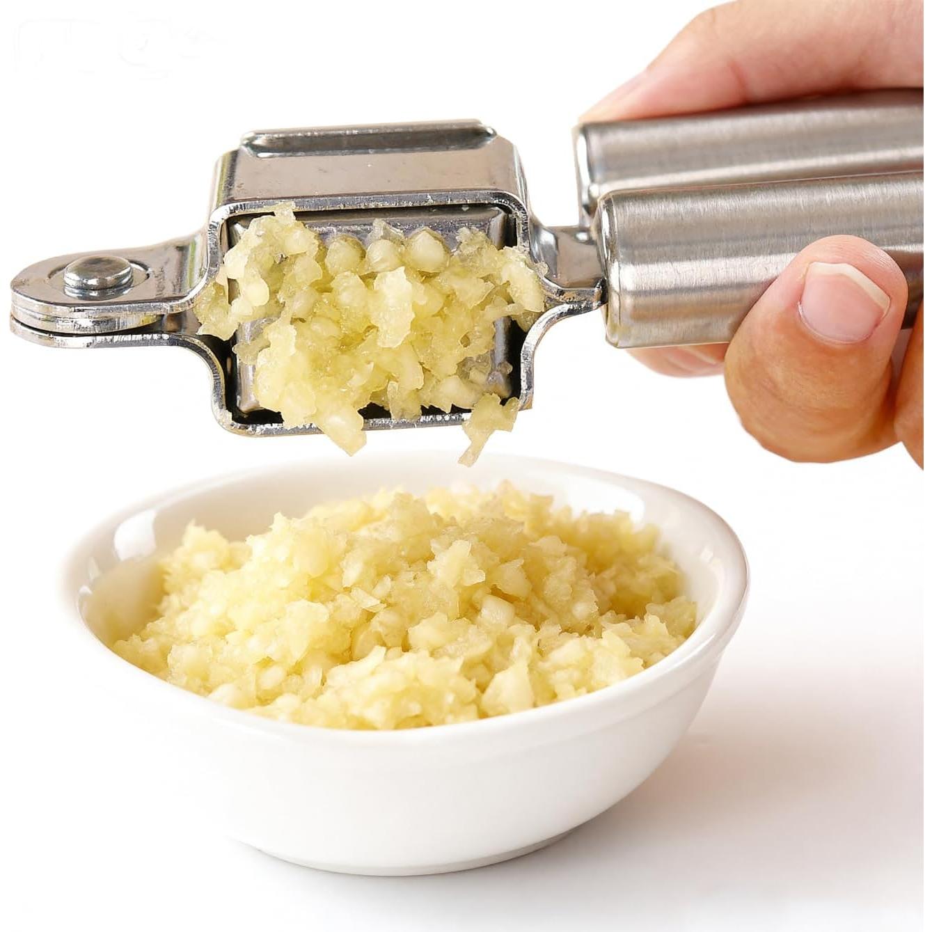 Prensa y Pelador de Ajo MANJIA Acero Inoxidable 5 Piezas Verde