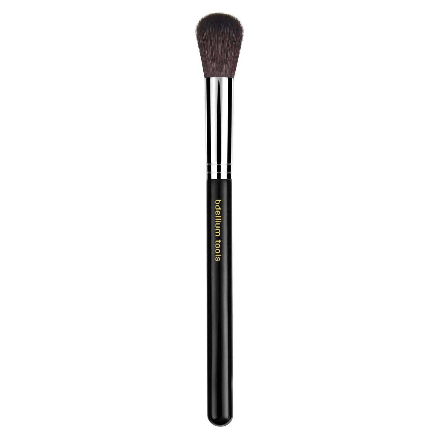 Brocha de Maquillaje Profesional Bdellium Tools Maestro 945 - Contorno con Fibras Naturales