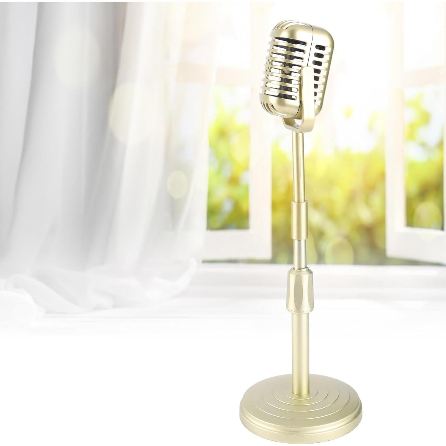 Modelo de Micrófono Vintage con Soporte Ajustable Dorado