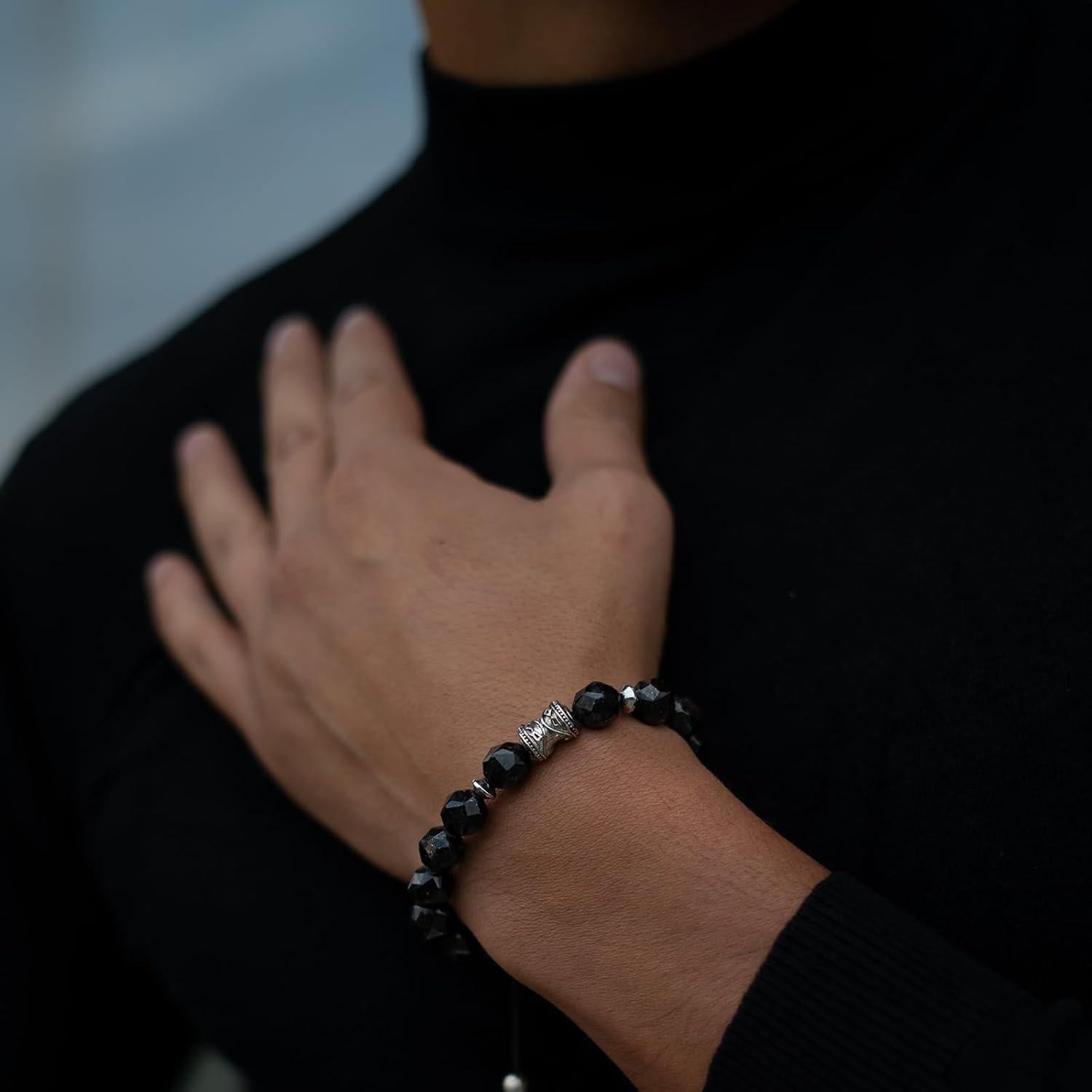 Pulsera de cuentas de Nuummite AWNL con charm de plata 19.1cm