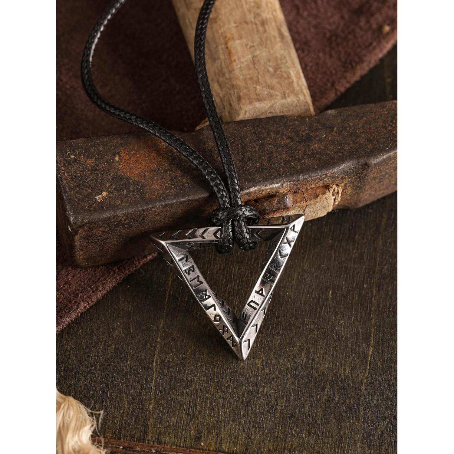 Collar de Runas Vikingas HAQUIL, Talisman Triangular Acero Inoxidable