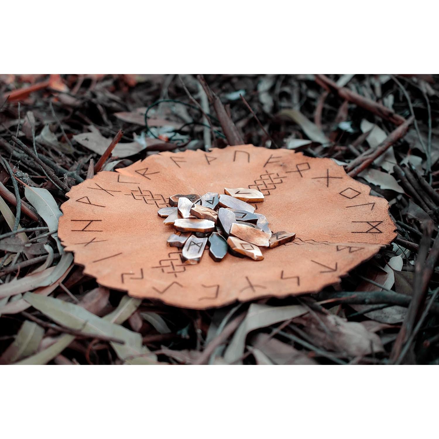 Juego de Runas Vikingas de Hueso con Tapete de Cuero Premium
