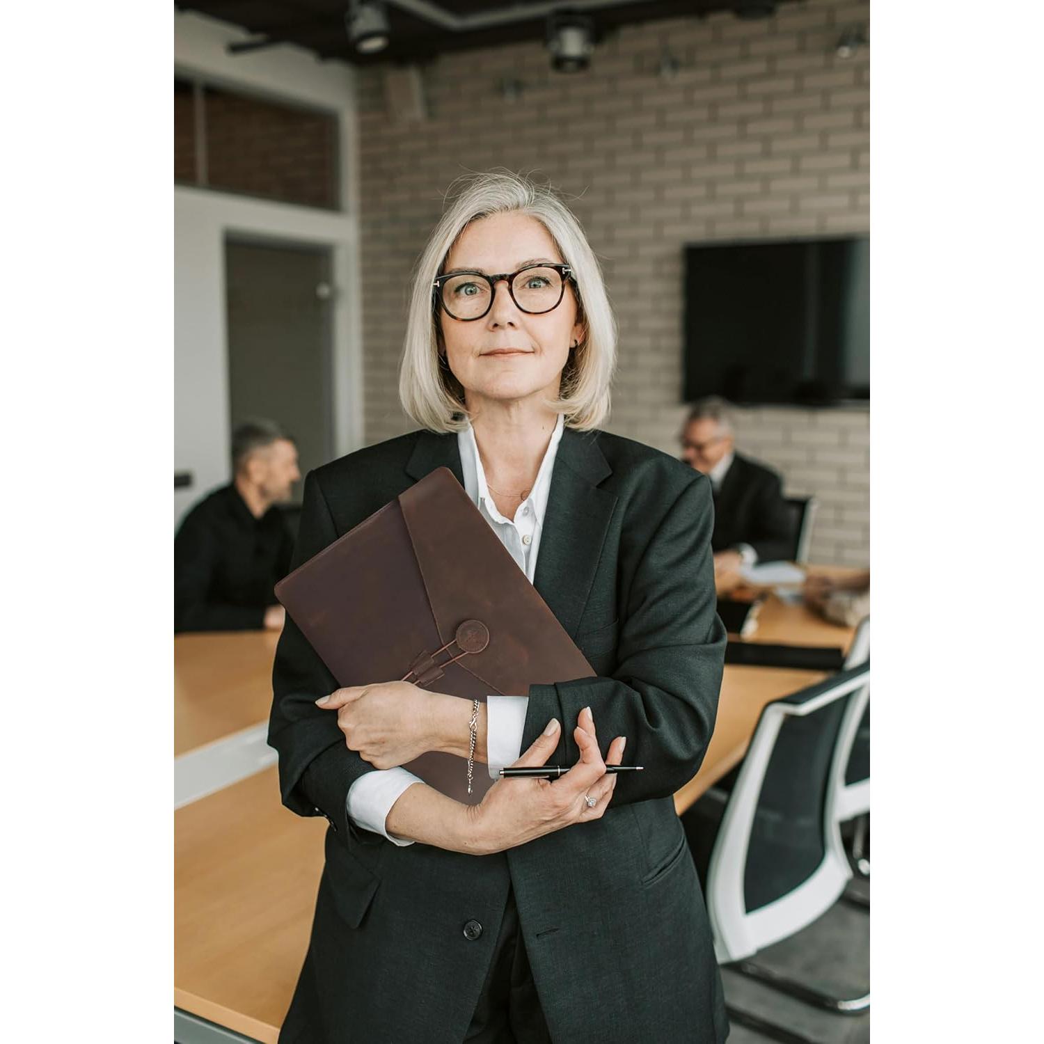 Carpeta de Cuero Genuino GZRHKJ para Laptop 15" Caqui Oscuro