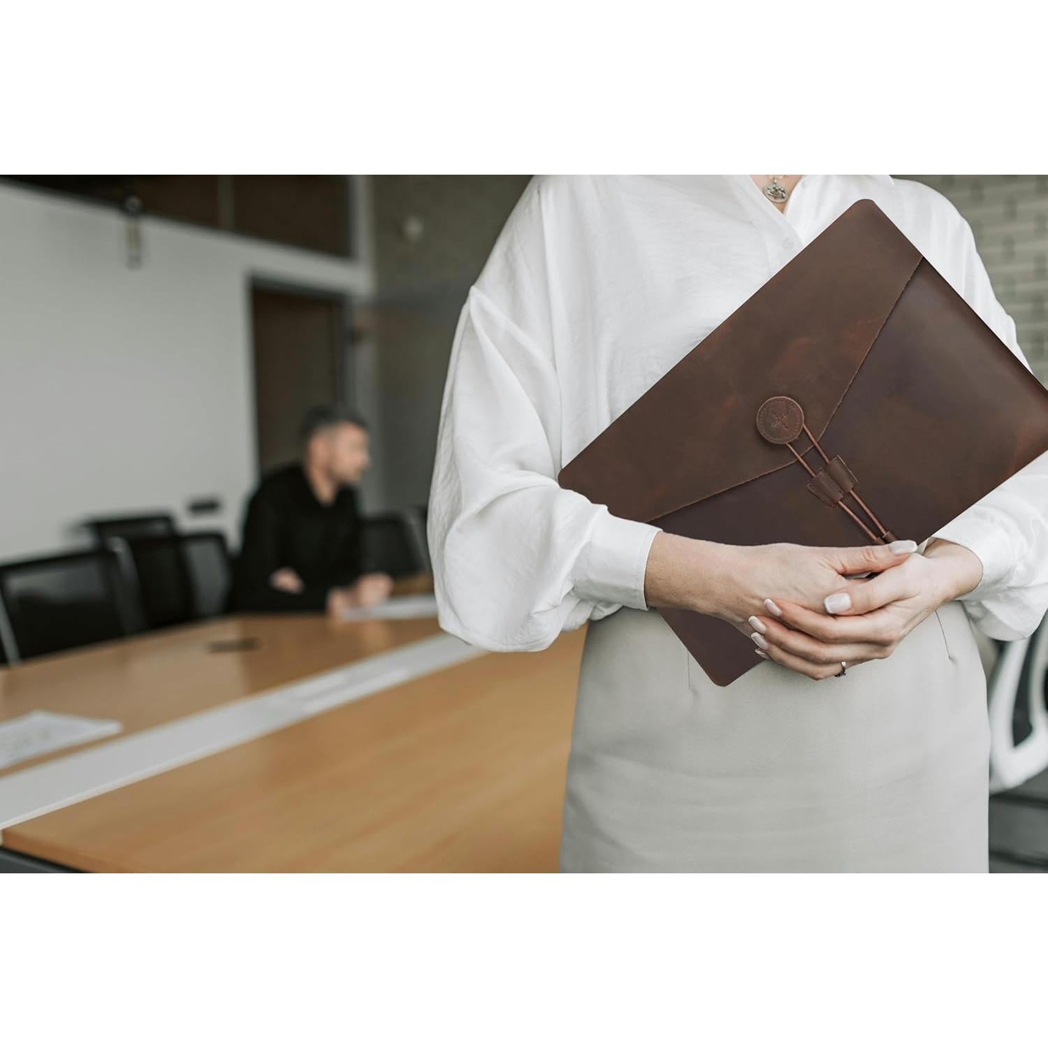 Carpeta de Cuero Genuino GZRHKJ para Laptop 15" Caqui Oscuro