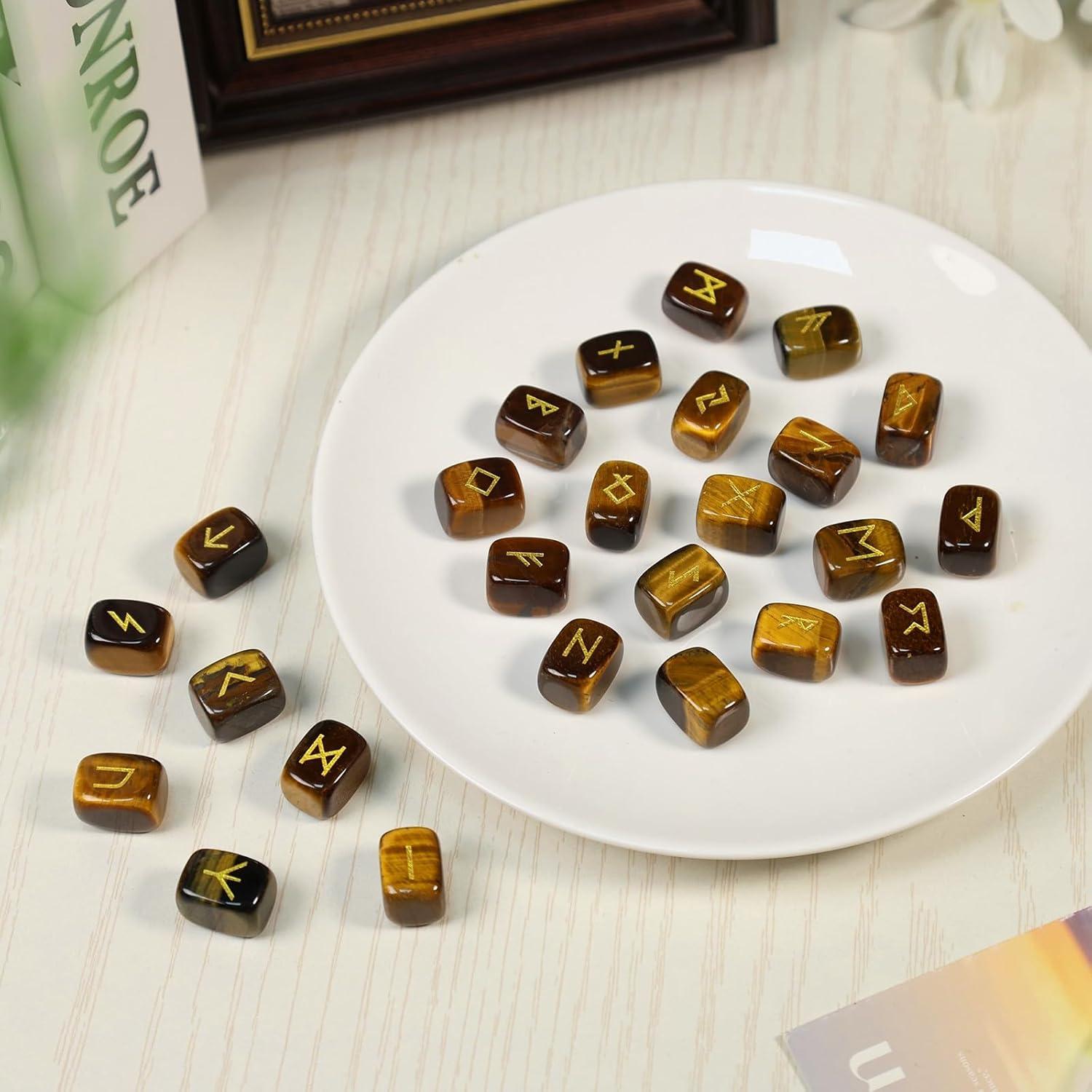 Conjunto de 25 Piedras Rúnicas Grabadas con Letras Doradas