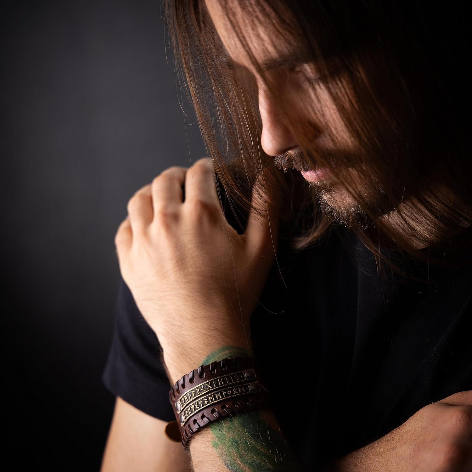 Pulsera de Cuero Genuino Baldur Jewelry con Runas Vikingas Ajustable