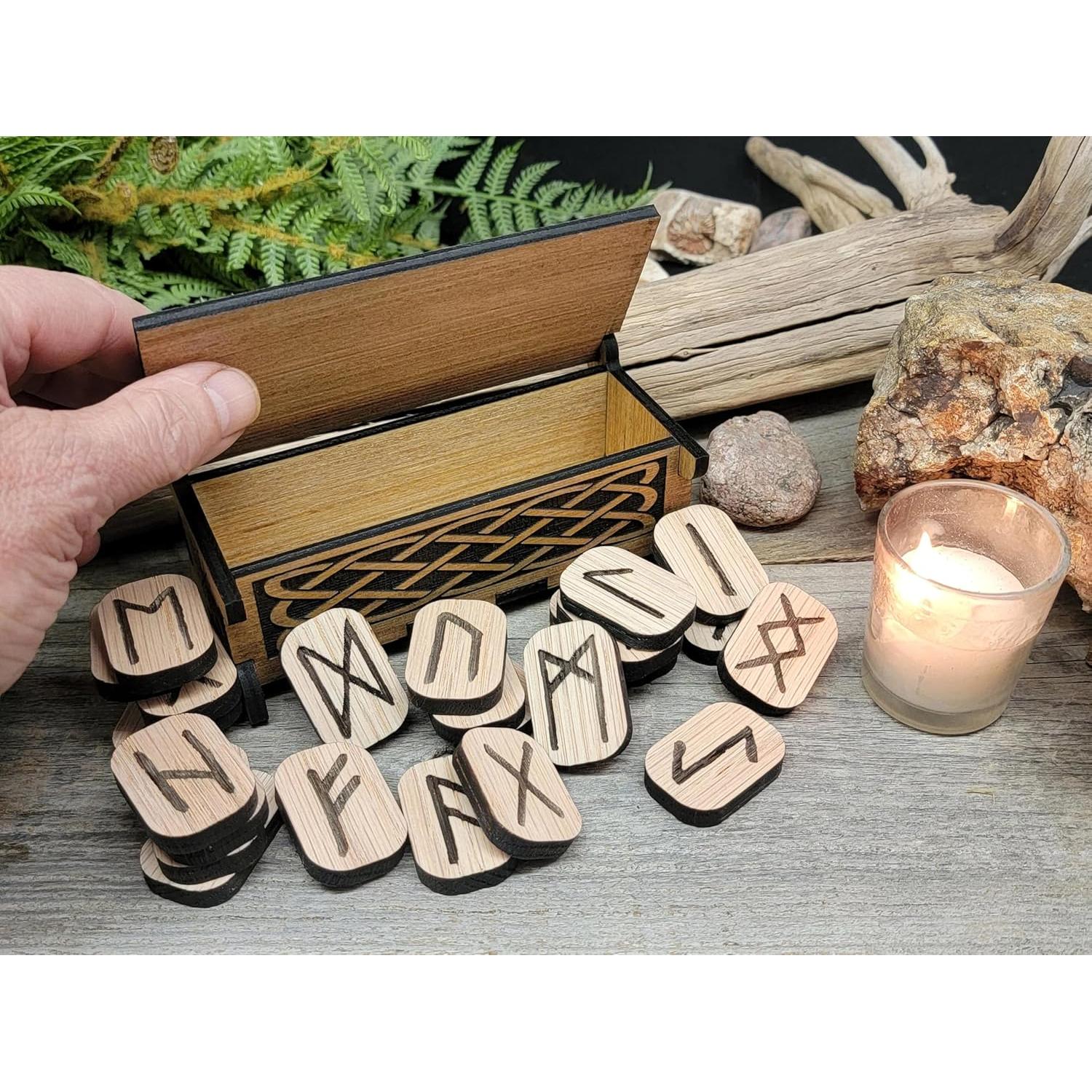 Juego de Runas Vikingas de Roble - 25 Piezas con Caja