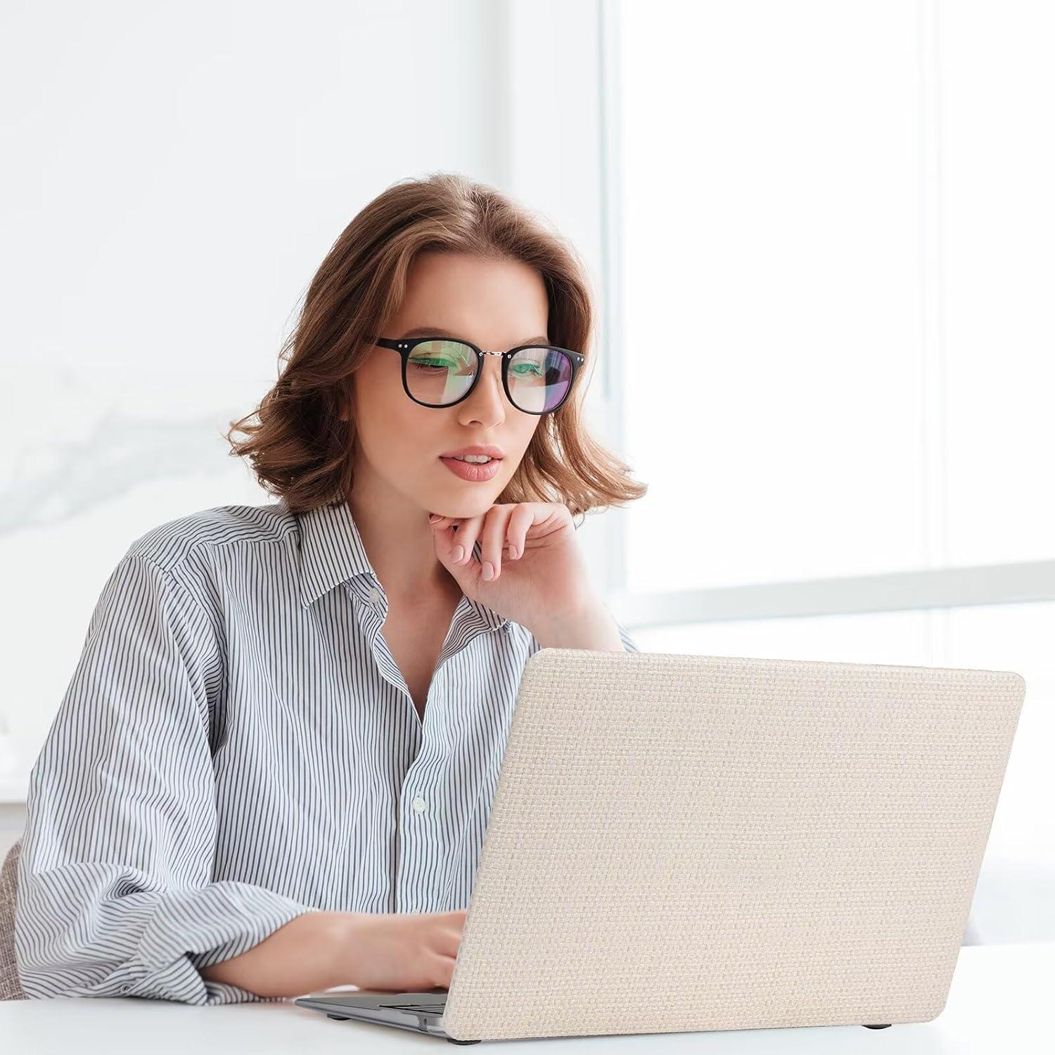 Funda Dura iNOTOGG para MacBook Pro 13" 2016-2022 Blanco