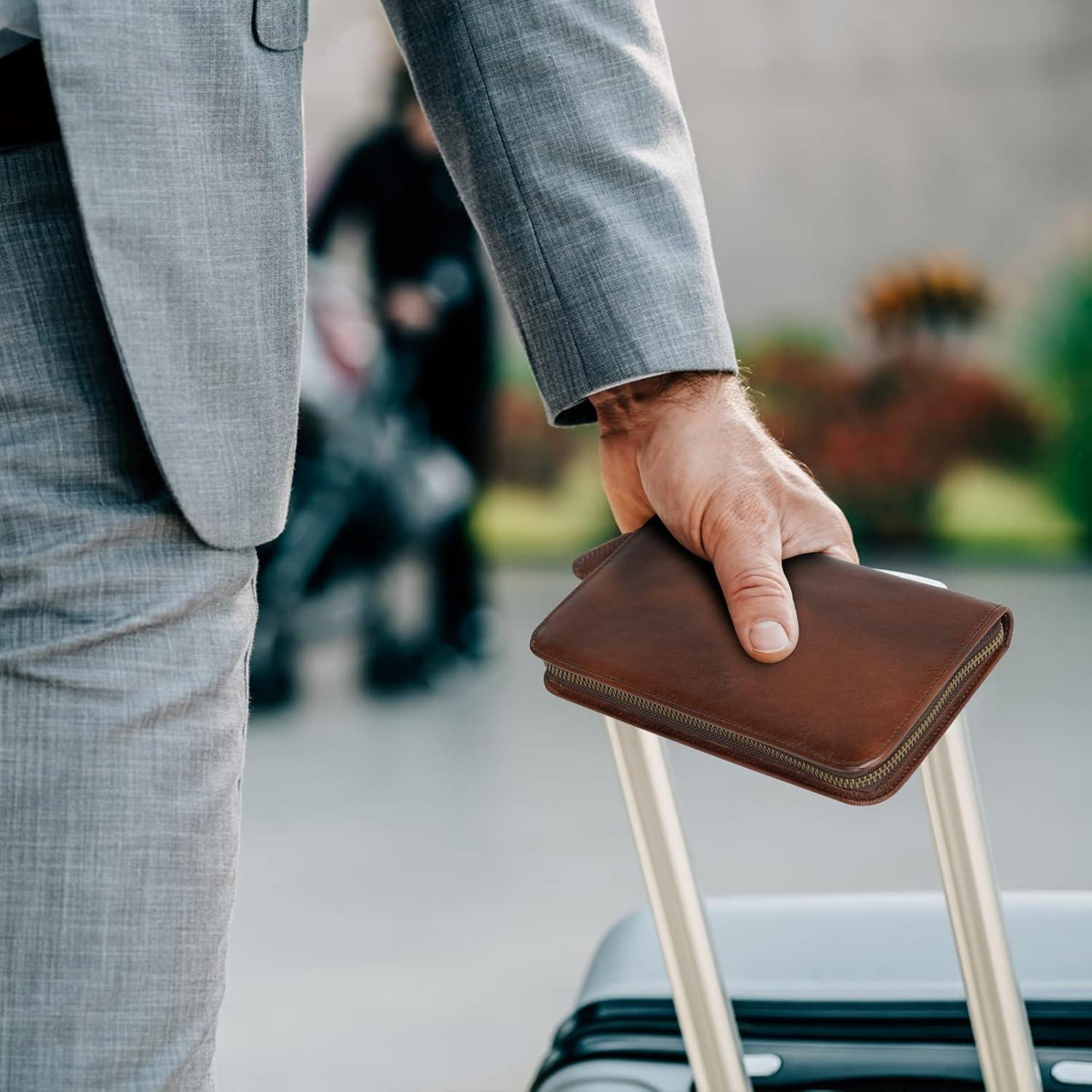 Funda de Pasaporte de Cuero Polare con Bloqueo RFID - Café