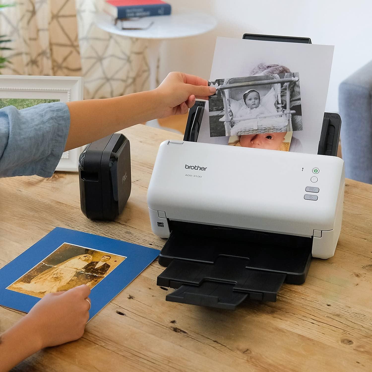 Escáner de Escritorio Brother ADS-3100 | 40ppm, Compacto, 2.77kg