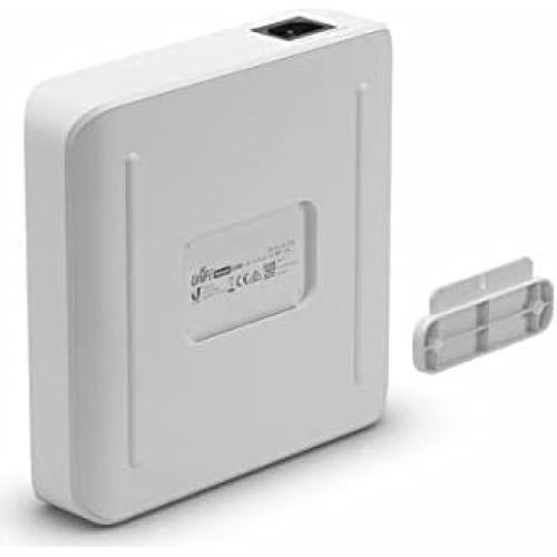 Switch PoE Ubiquiti USW Lite 16 con 16 puertos RJ45